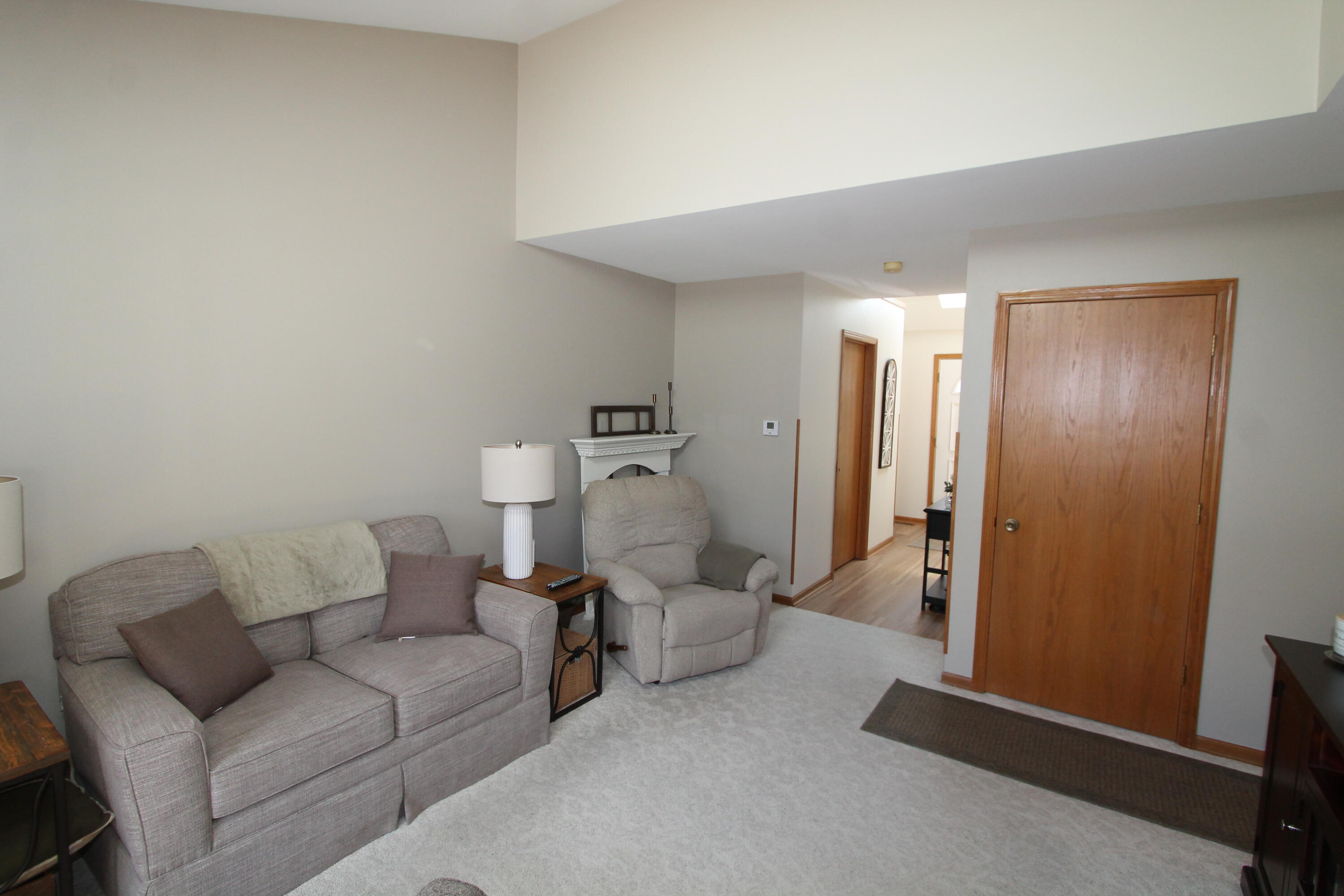 217 S 7th St, 15