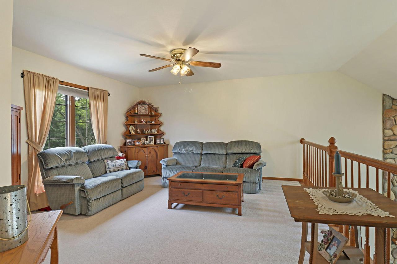 1463 Creek Side DRIVE