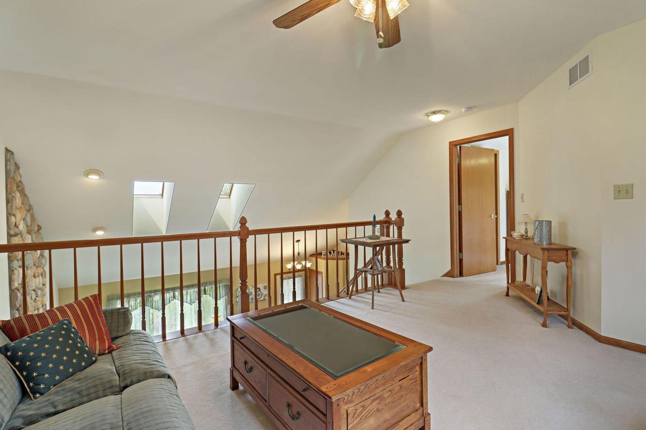 1463 Creek Side DRIVE