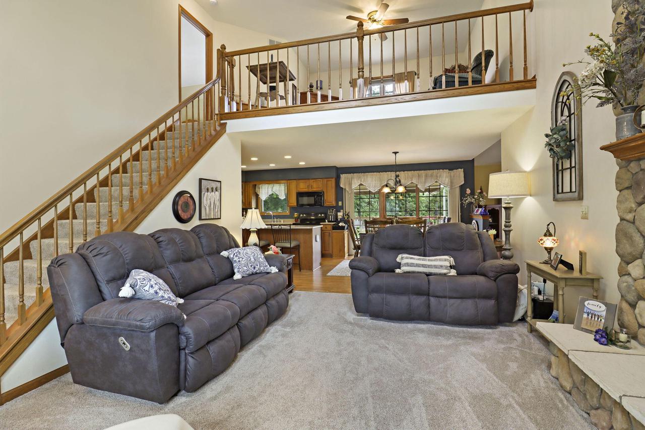 1463 Creek Side DRIVE