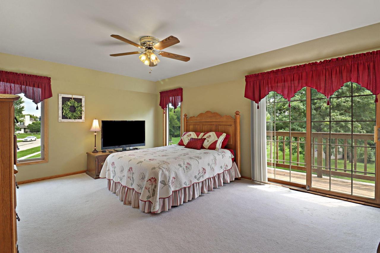 1463 Creek Side DRIVE