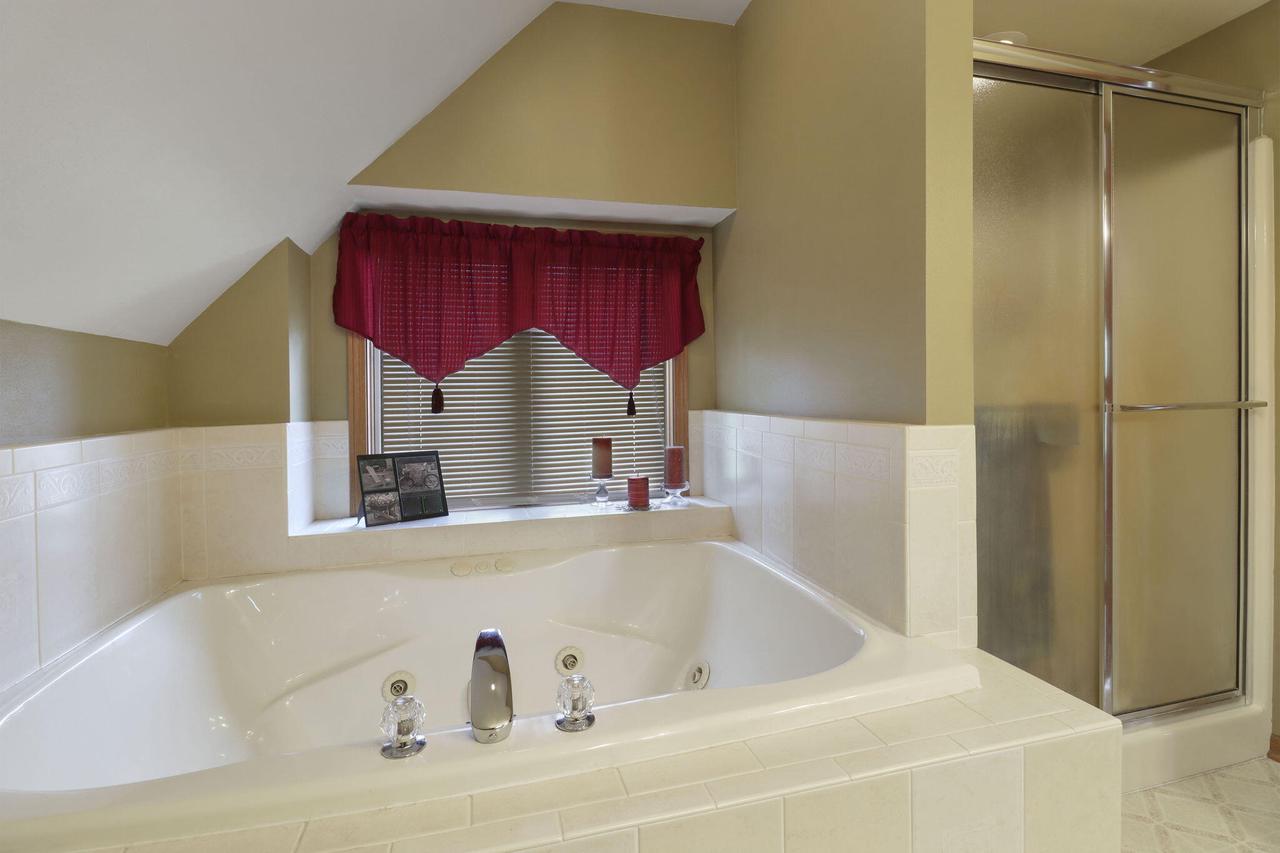 1463 Creek Side DRIVE