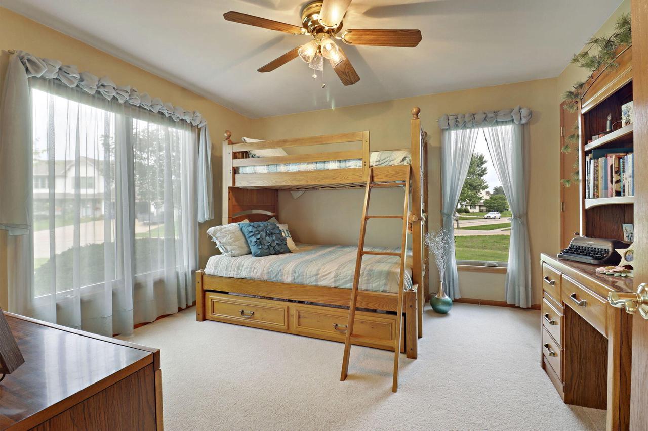 1463 Creek Side DRIVE