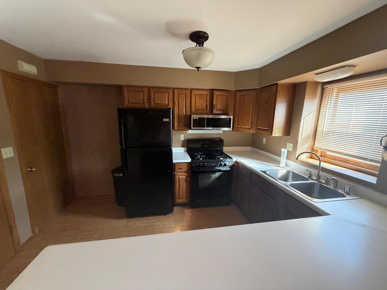 1505 Oxford LANE 1507
