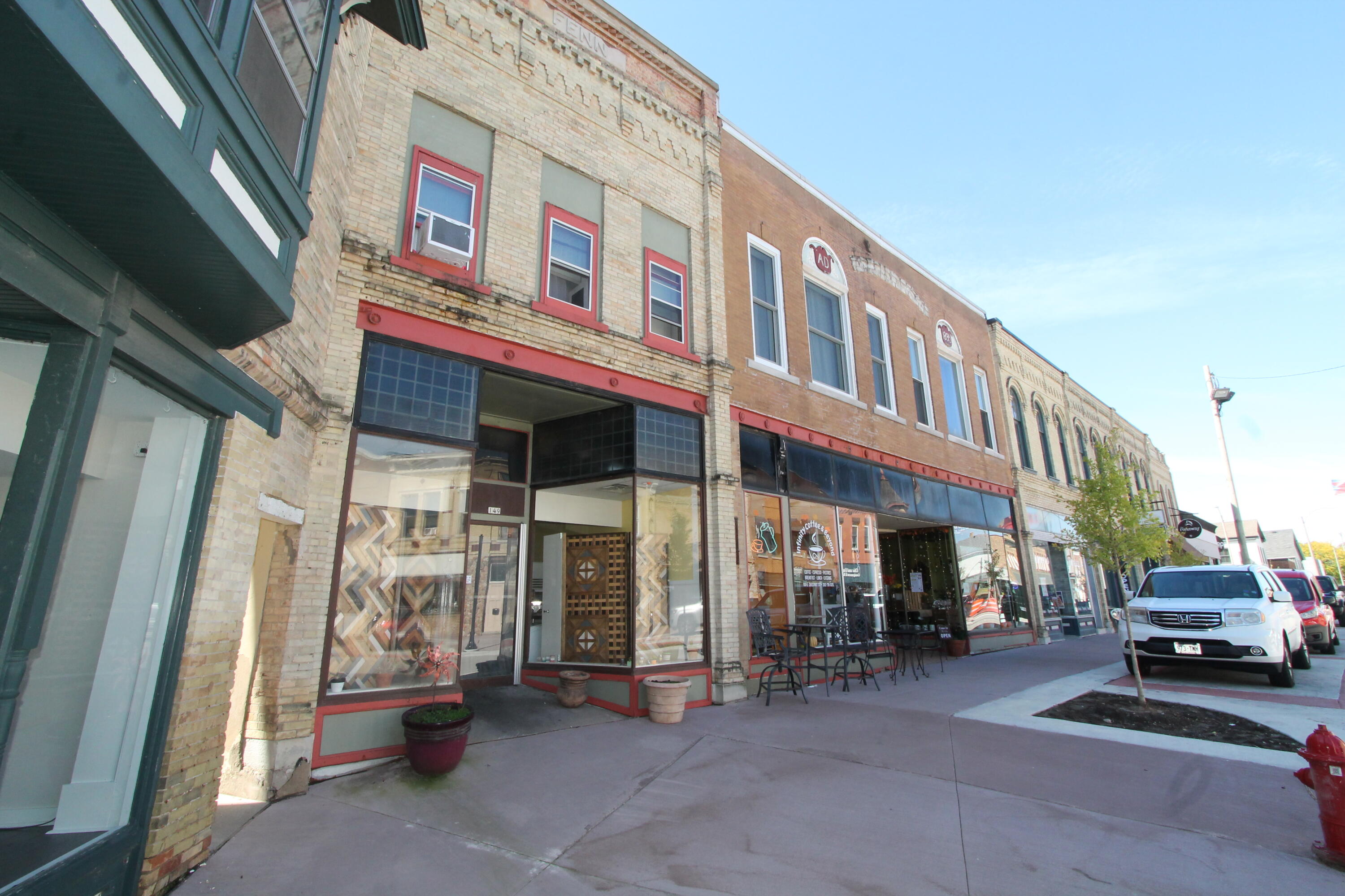 133 E Chestnut St, 149