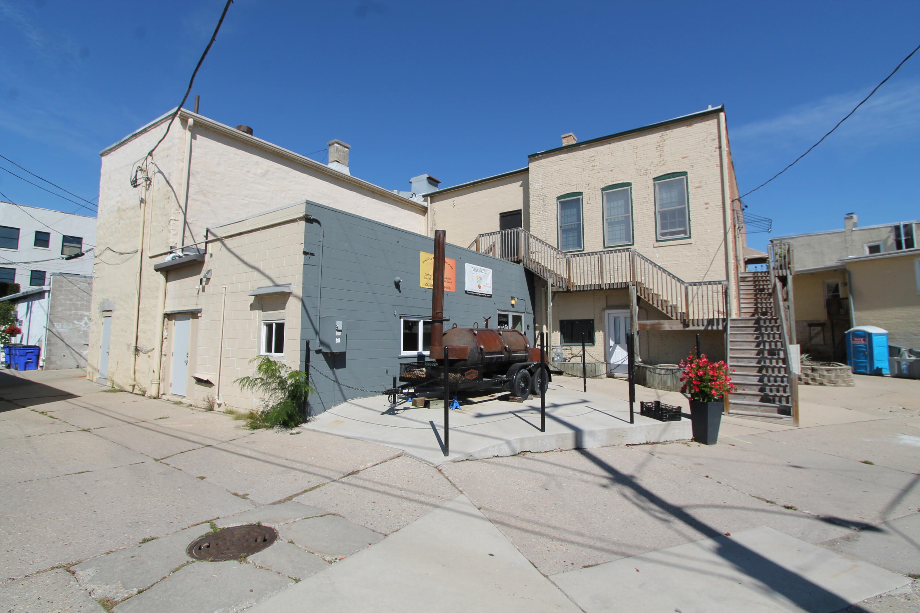 133 E Chestnut St, 149