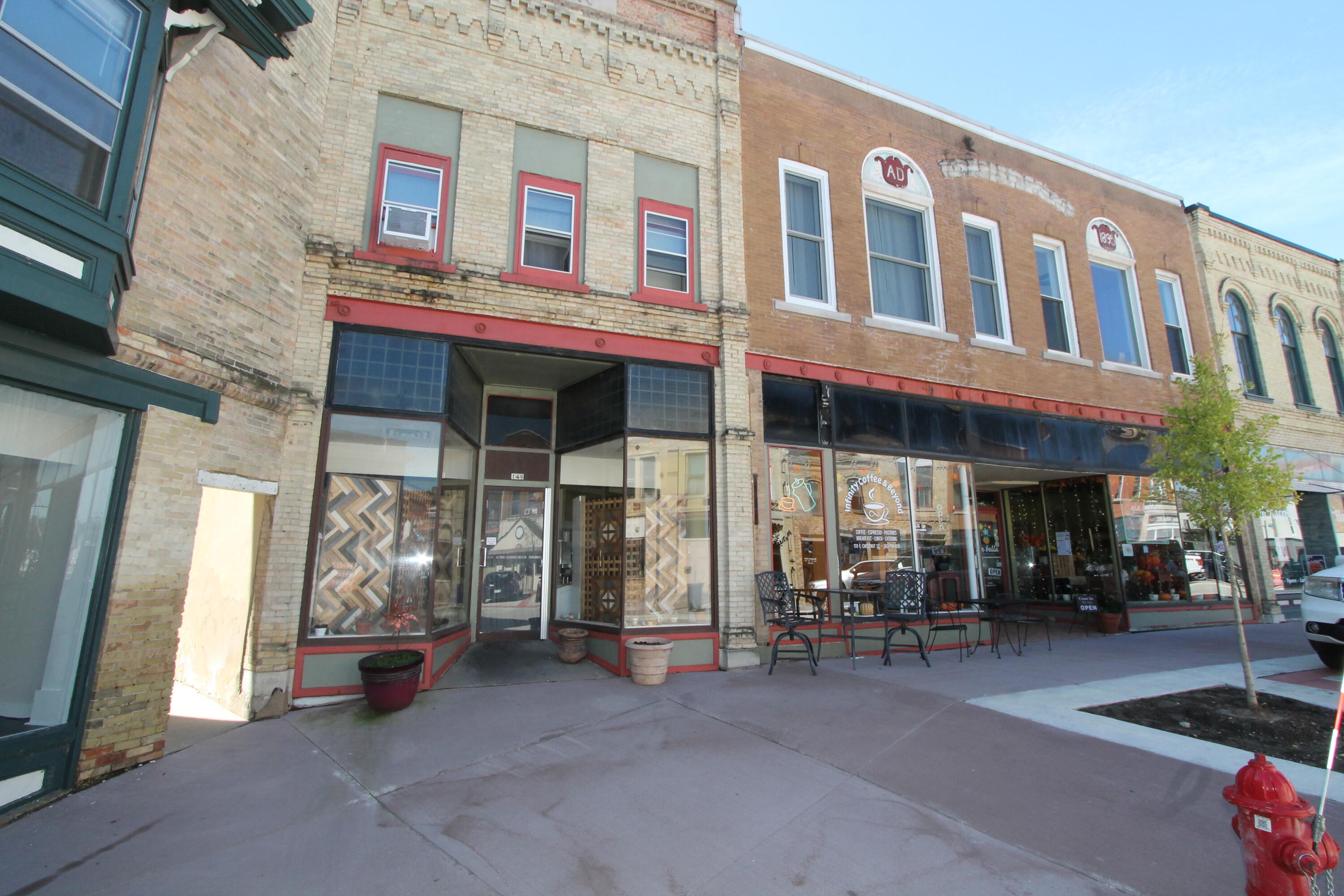 133 E Chestnut St, 149