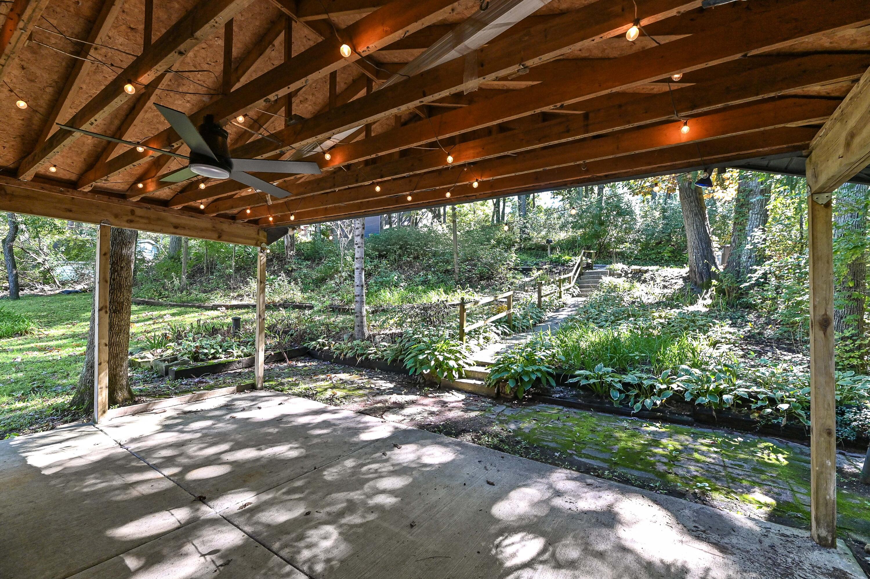 29824 Greenleaf Dr