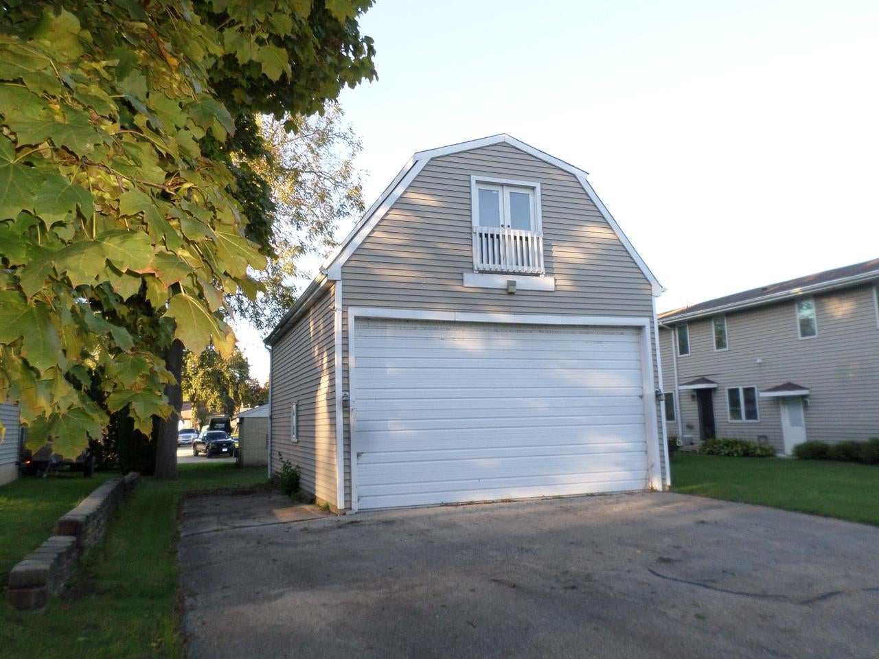 400 E North STREET