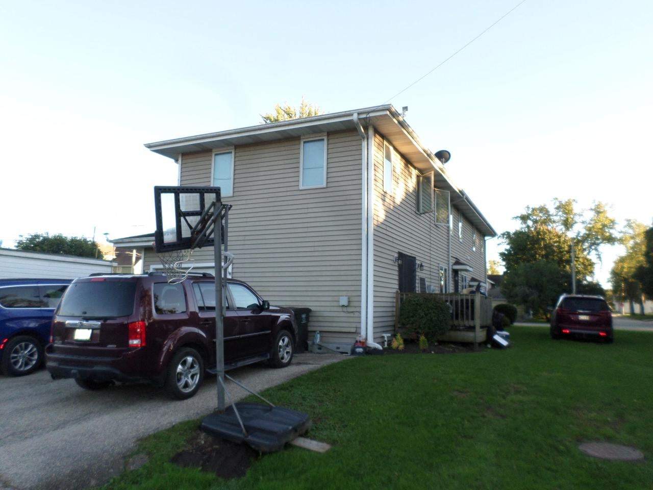 400 E North STREET