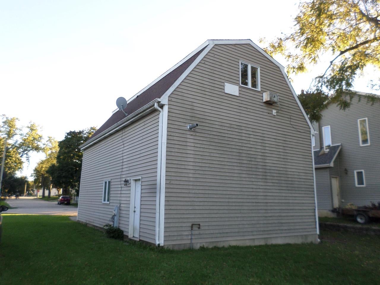 400 E North STREET
