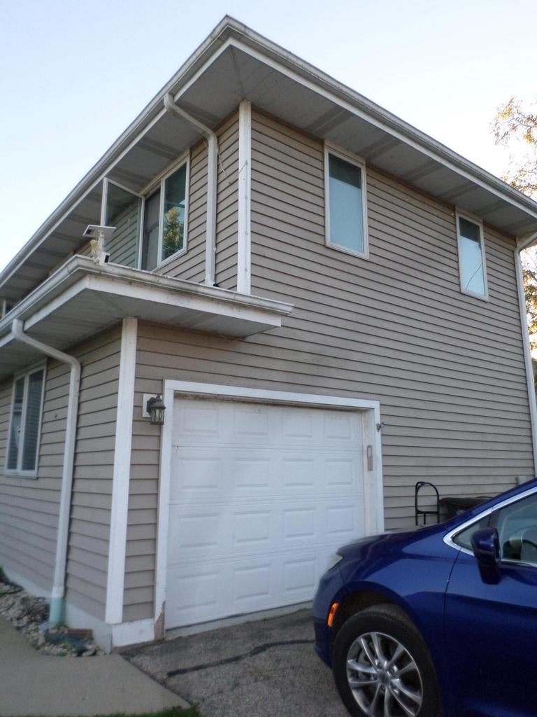 400 E North STREET