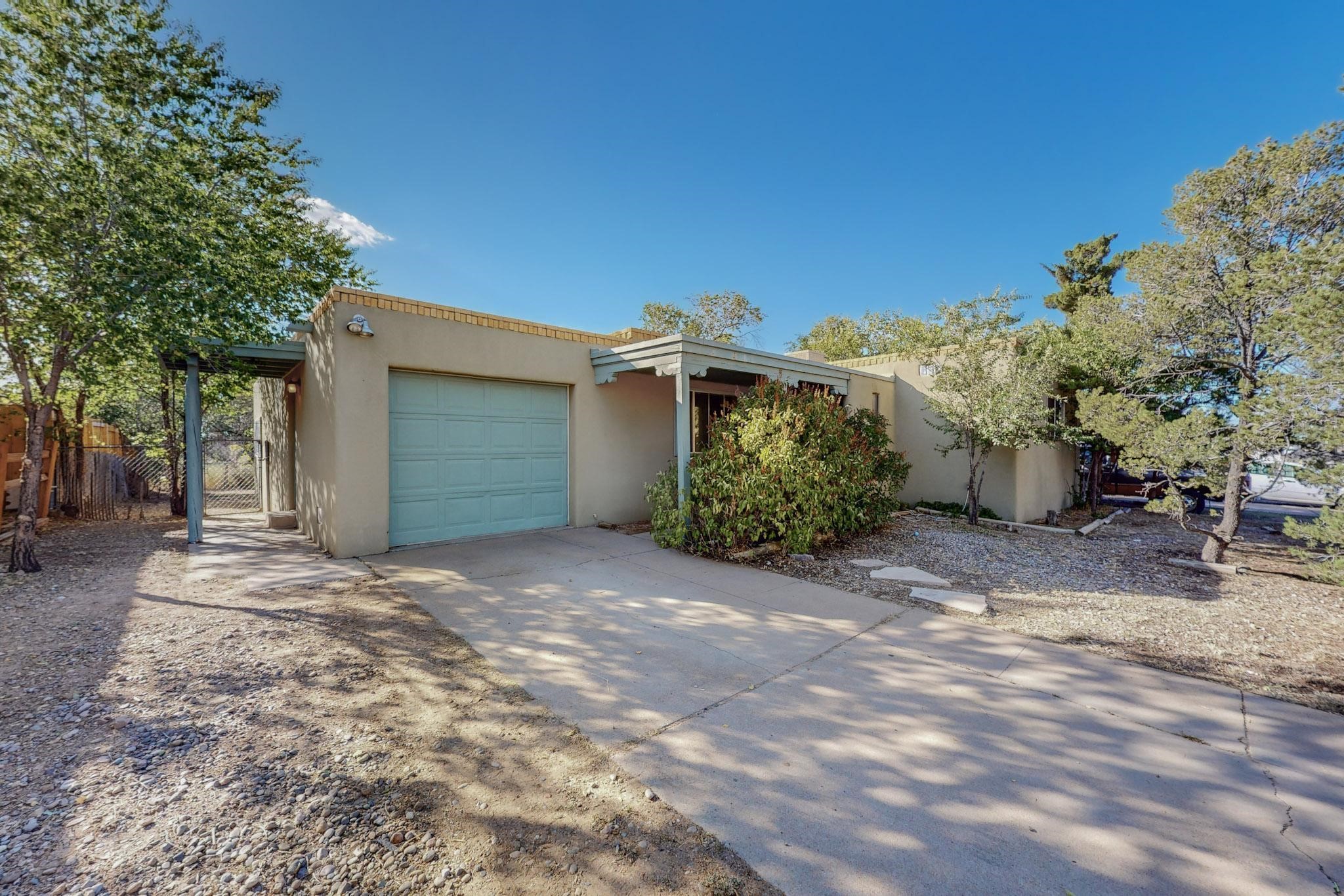 2308 Avenida De Las Campanas