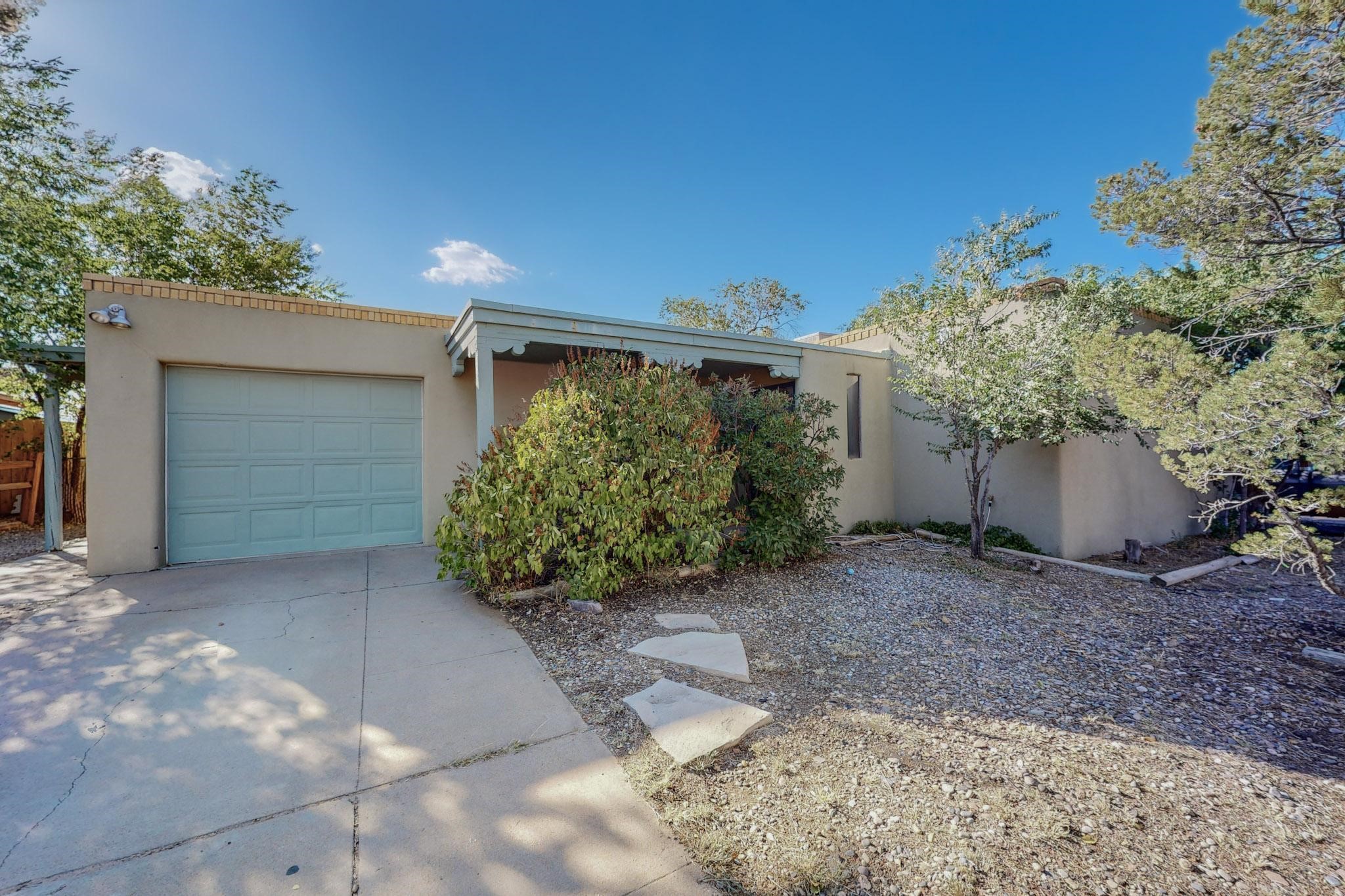 2308 Avenida De Las Campanas
