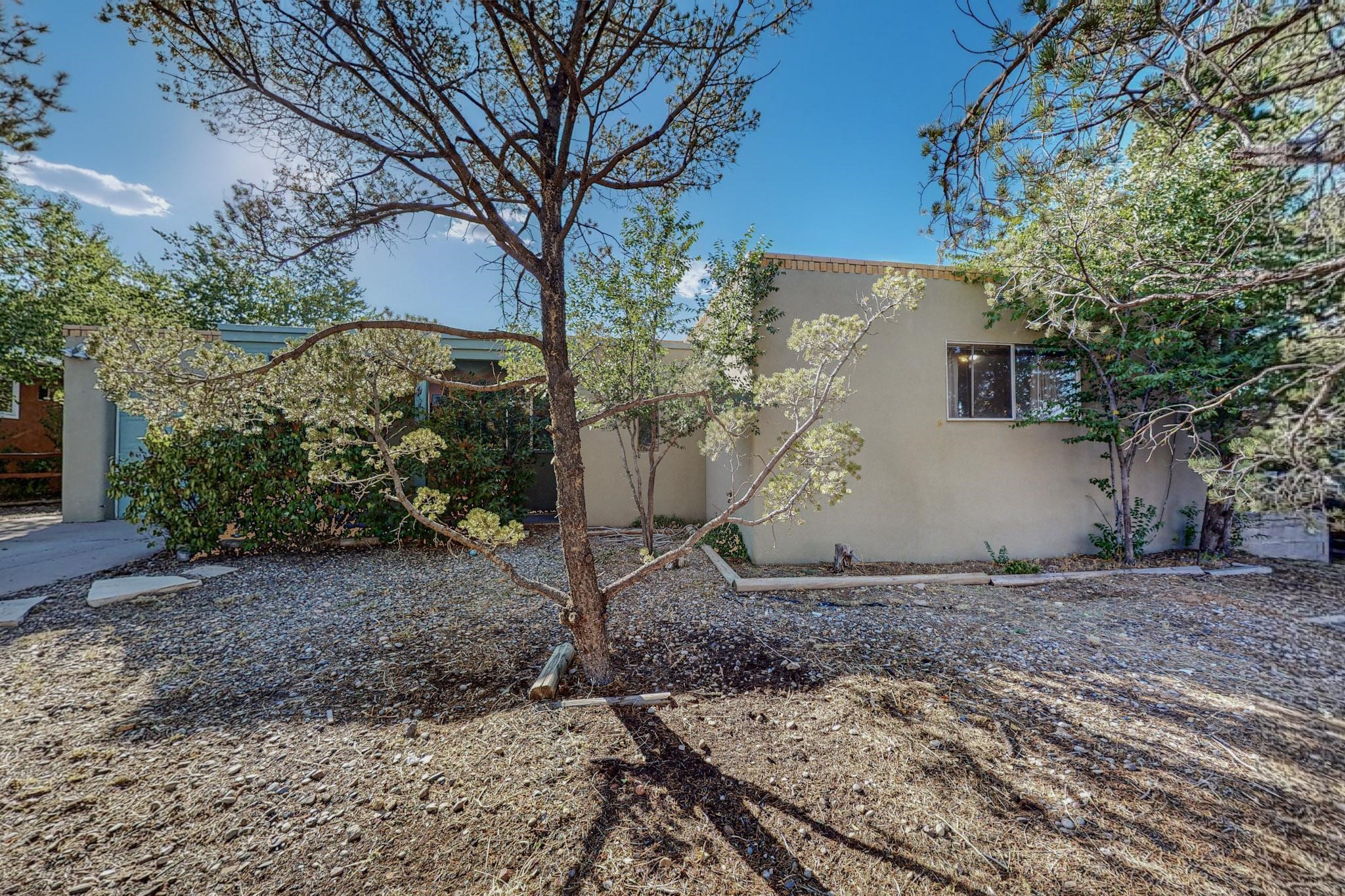 2308 Avenida De Las Campanas