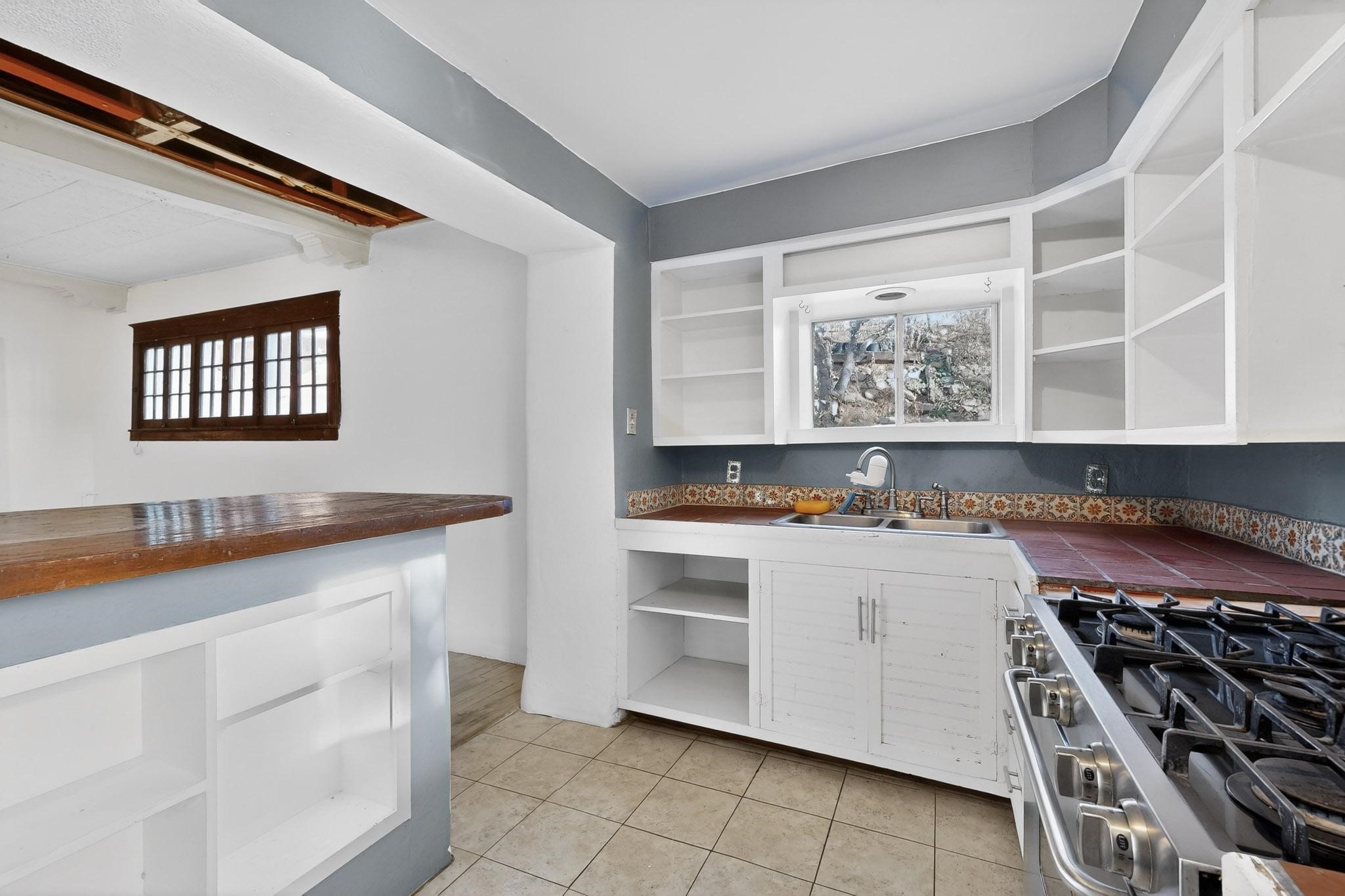 601 1/2 Paseo De Peralta, A, B & C
