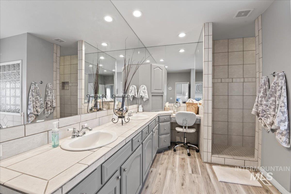 481 E Mapleside Court