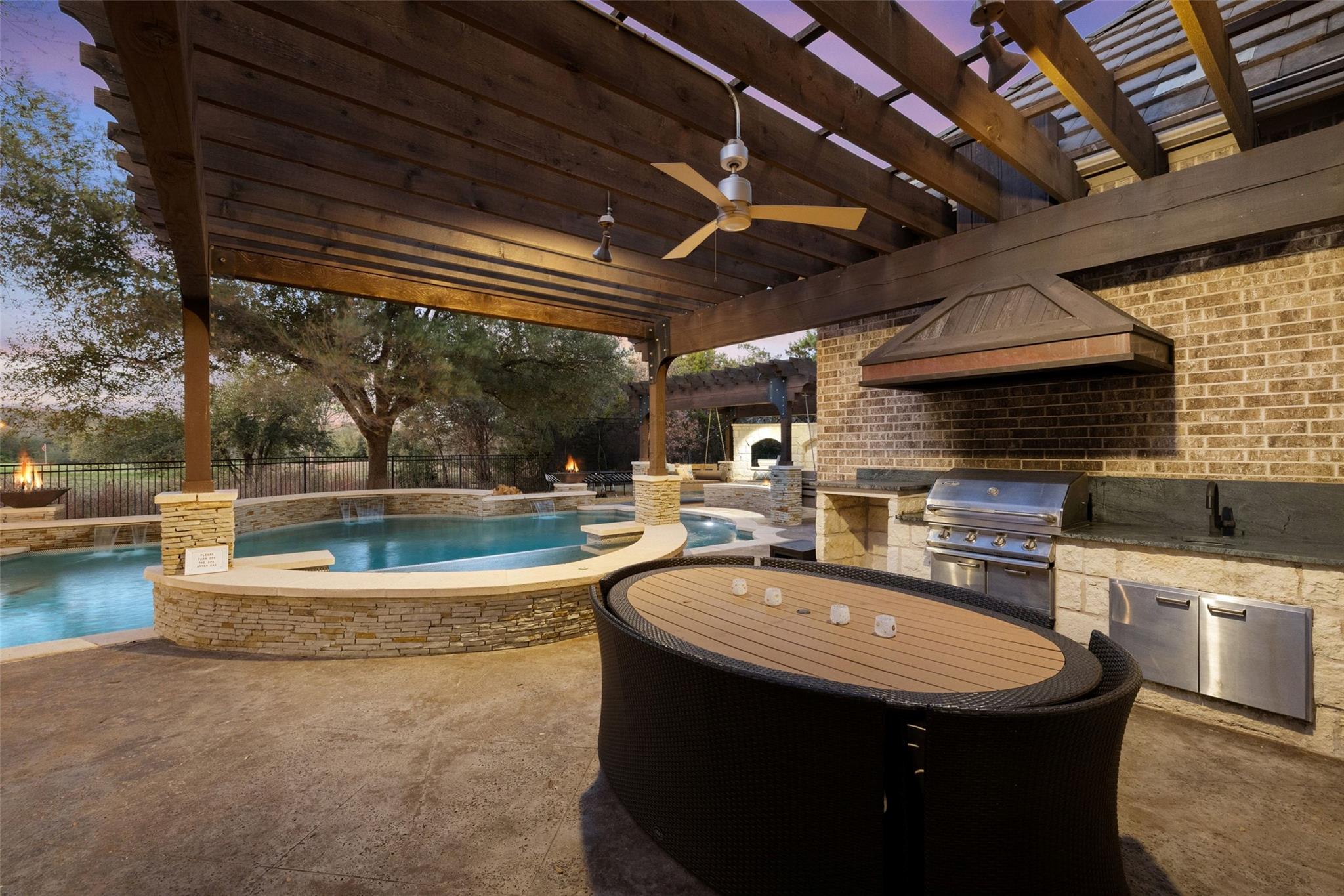 11700 EAGLES GLEN DR