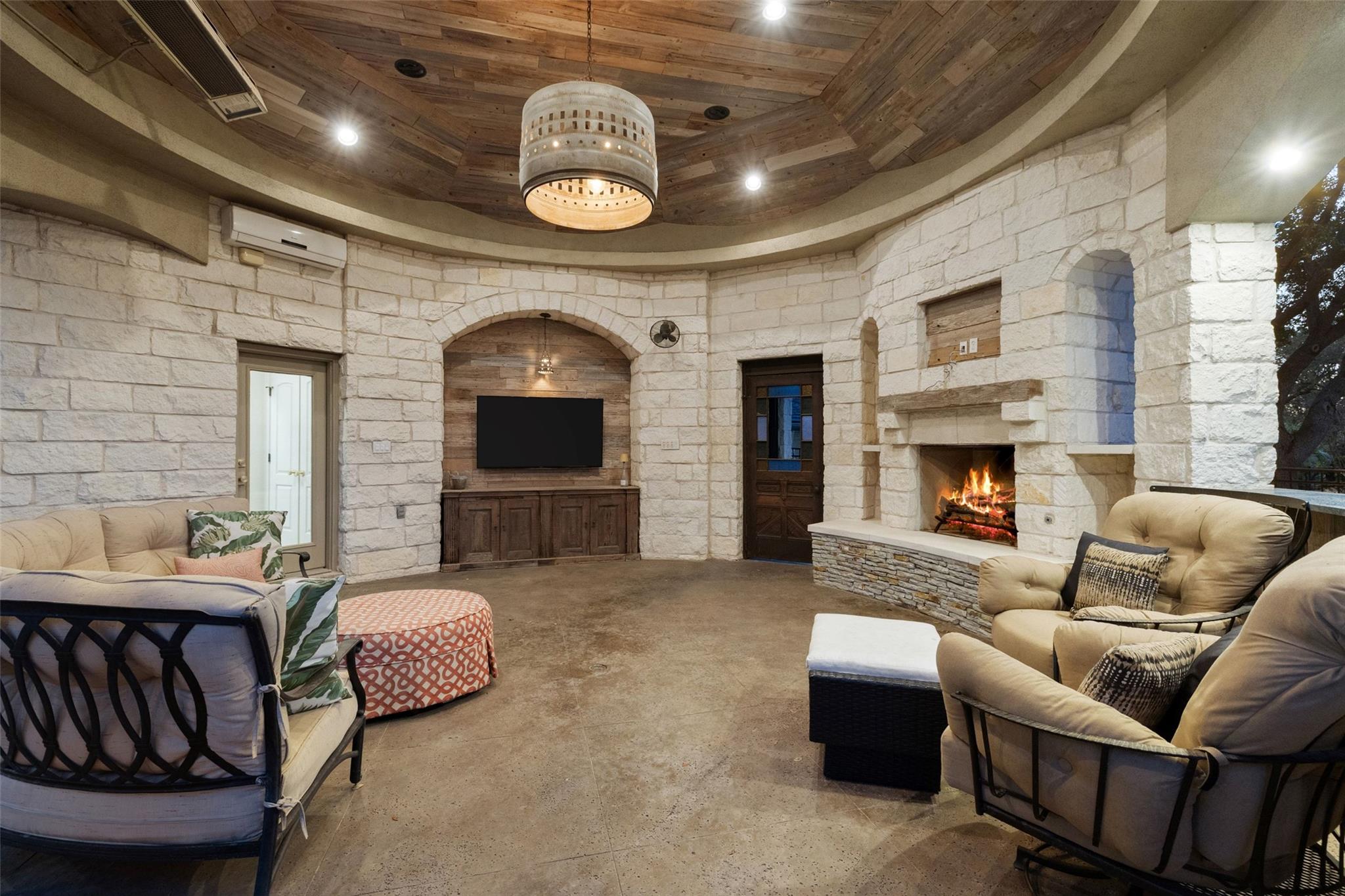 11700 EAGLES GLEN DR