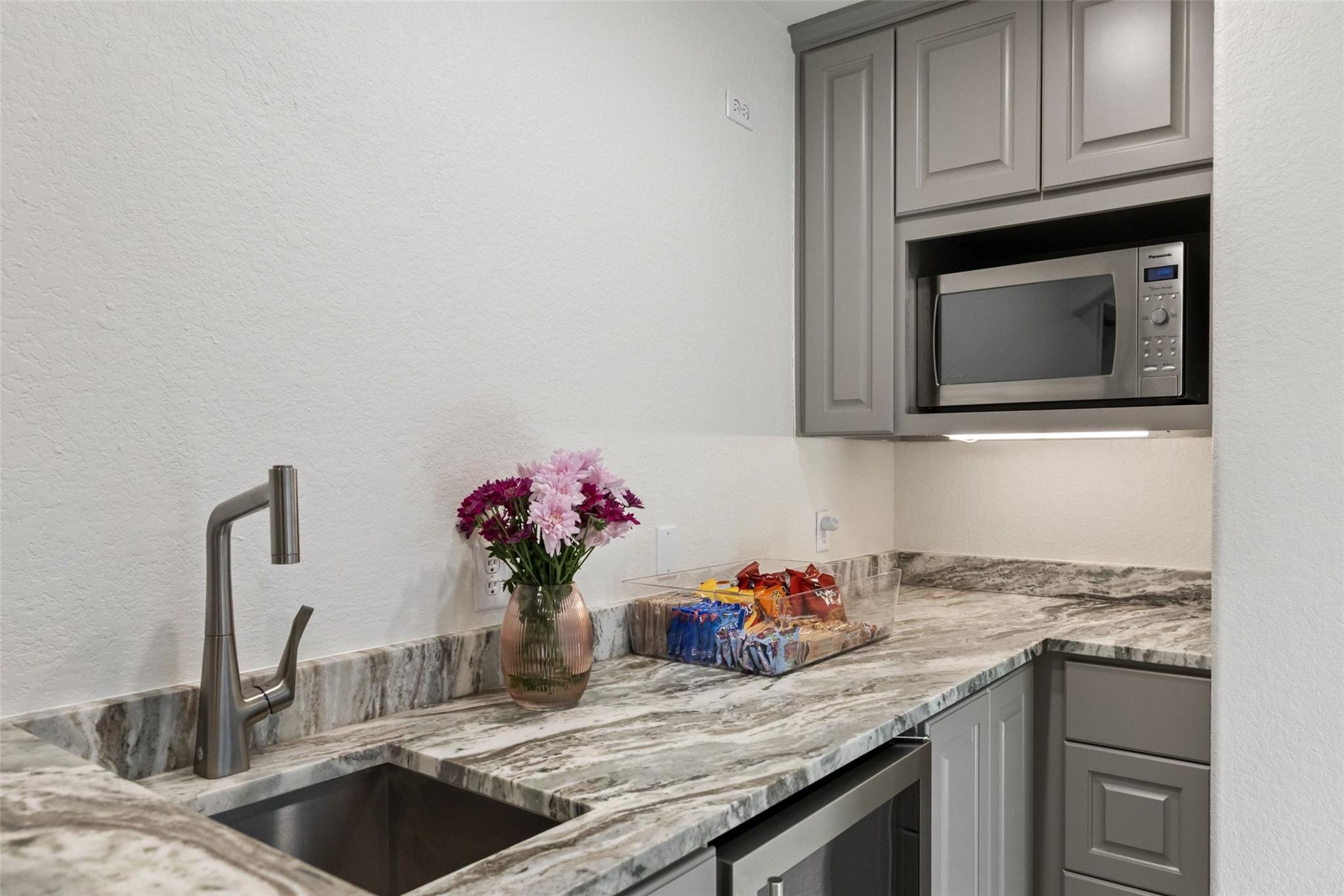 11700 EAGLES GLEN DR