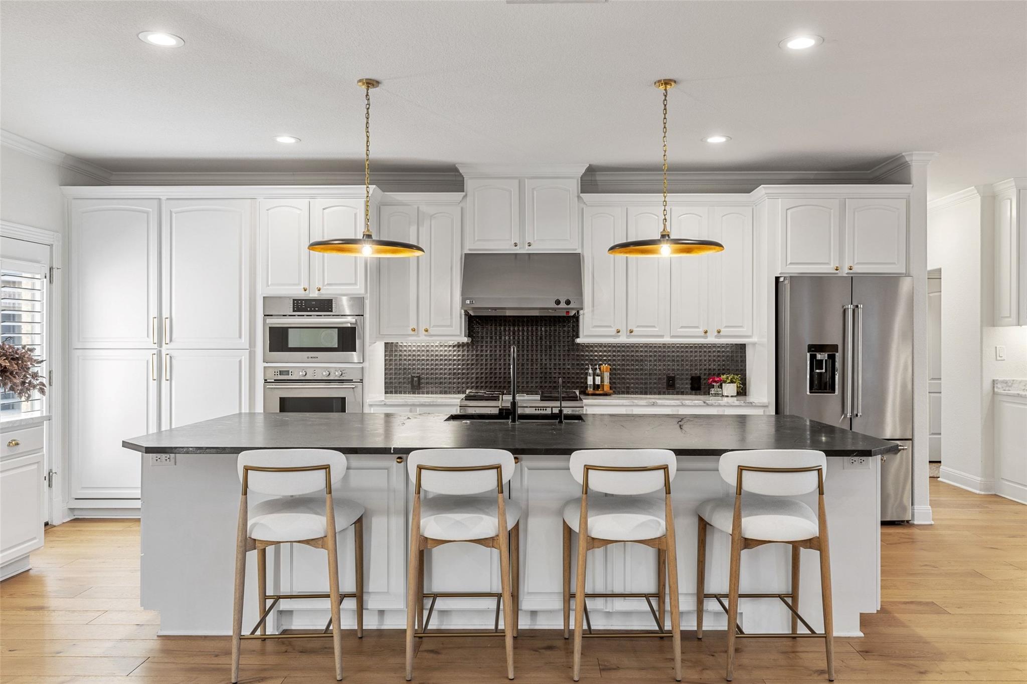 11700 EAGLES GLEN DR