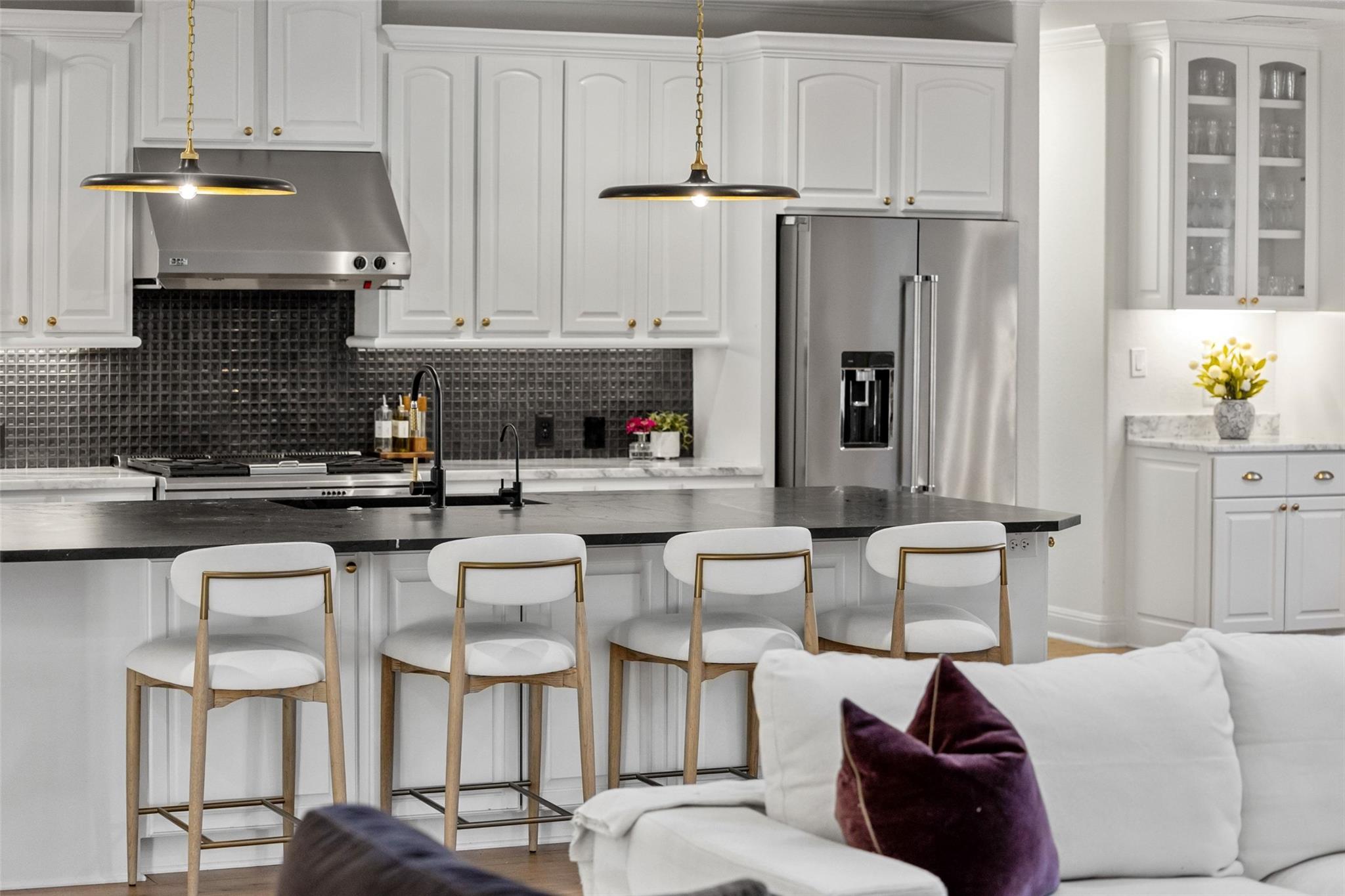 11700 EAGLES GLEN DR