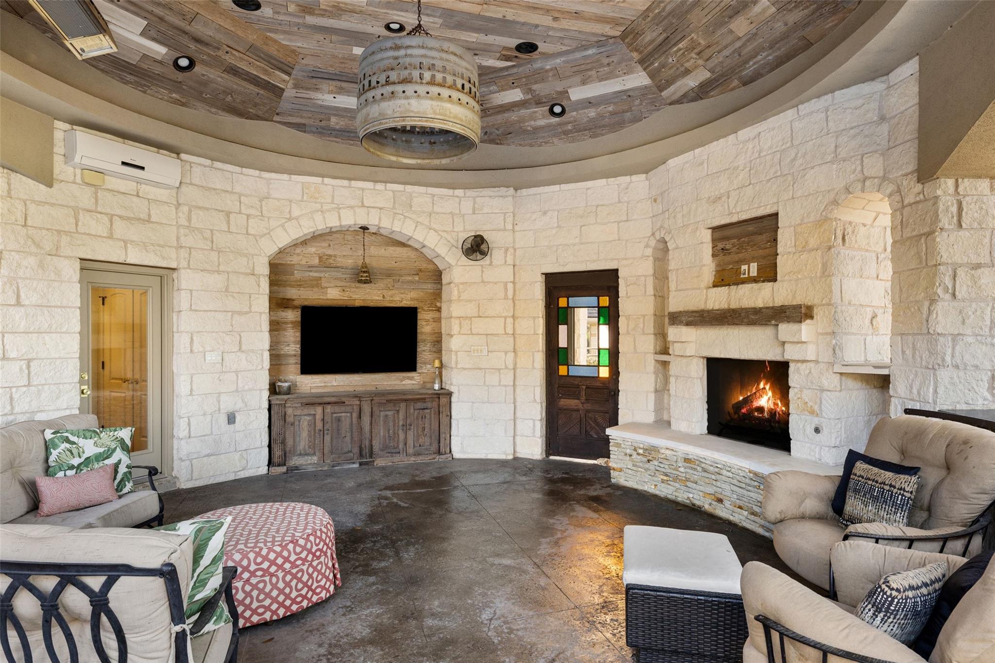 11700 EAGLES GLEN DR