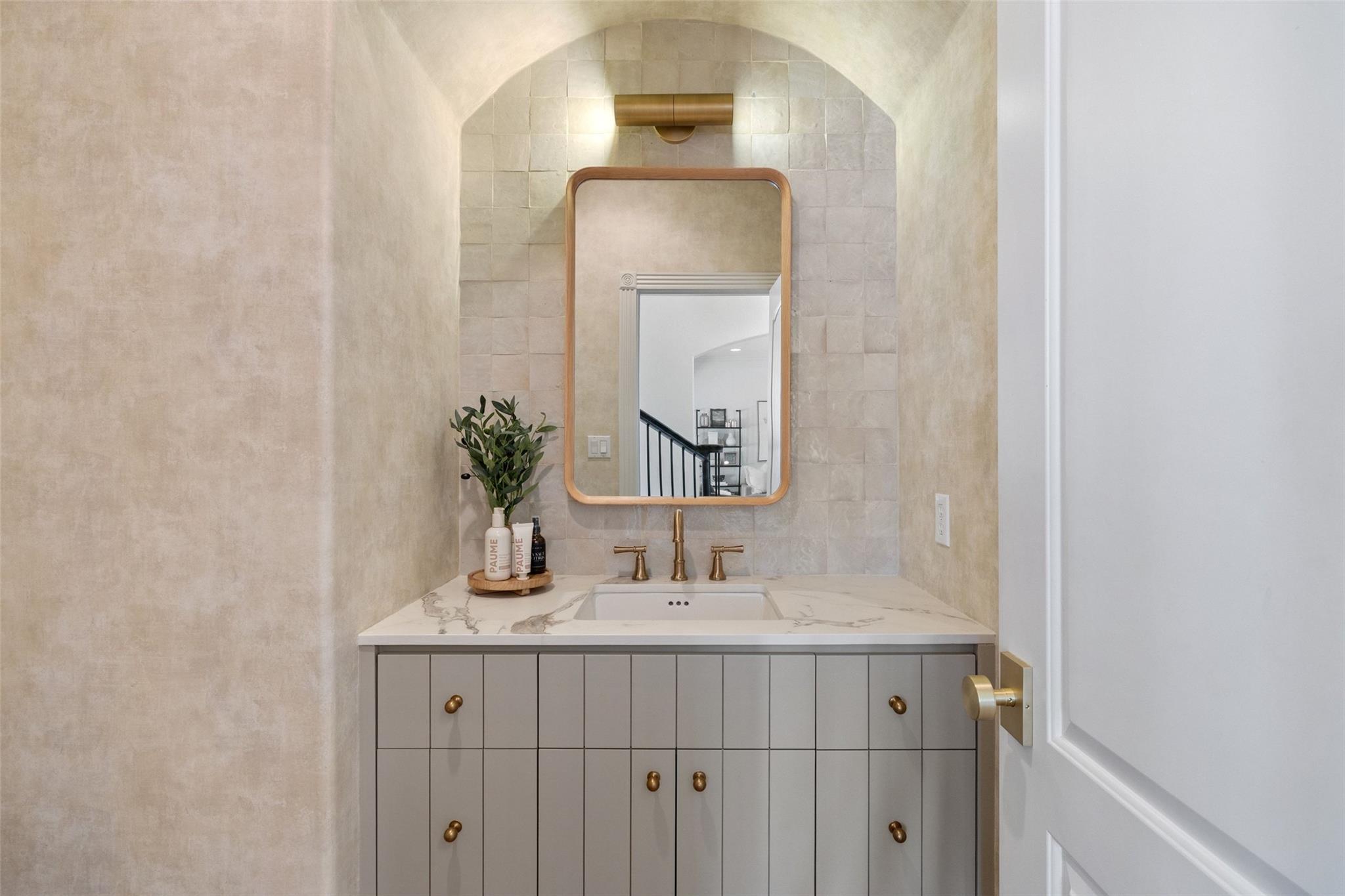 11700 EAGLES GLEN DR