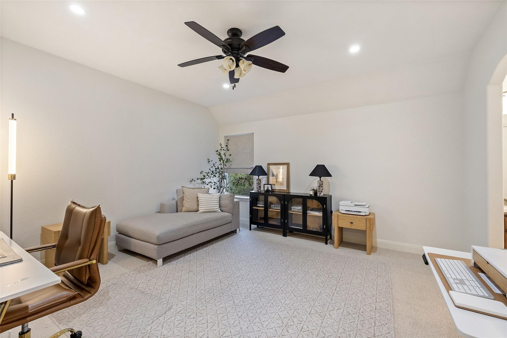 11700 EAGLES GLEN DR