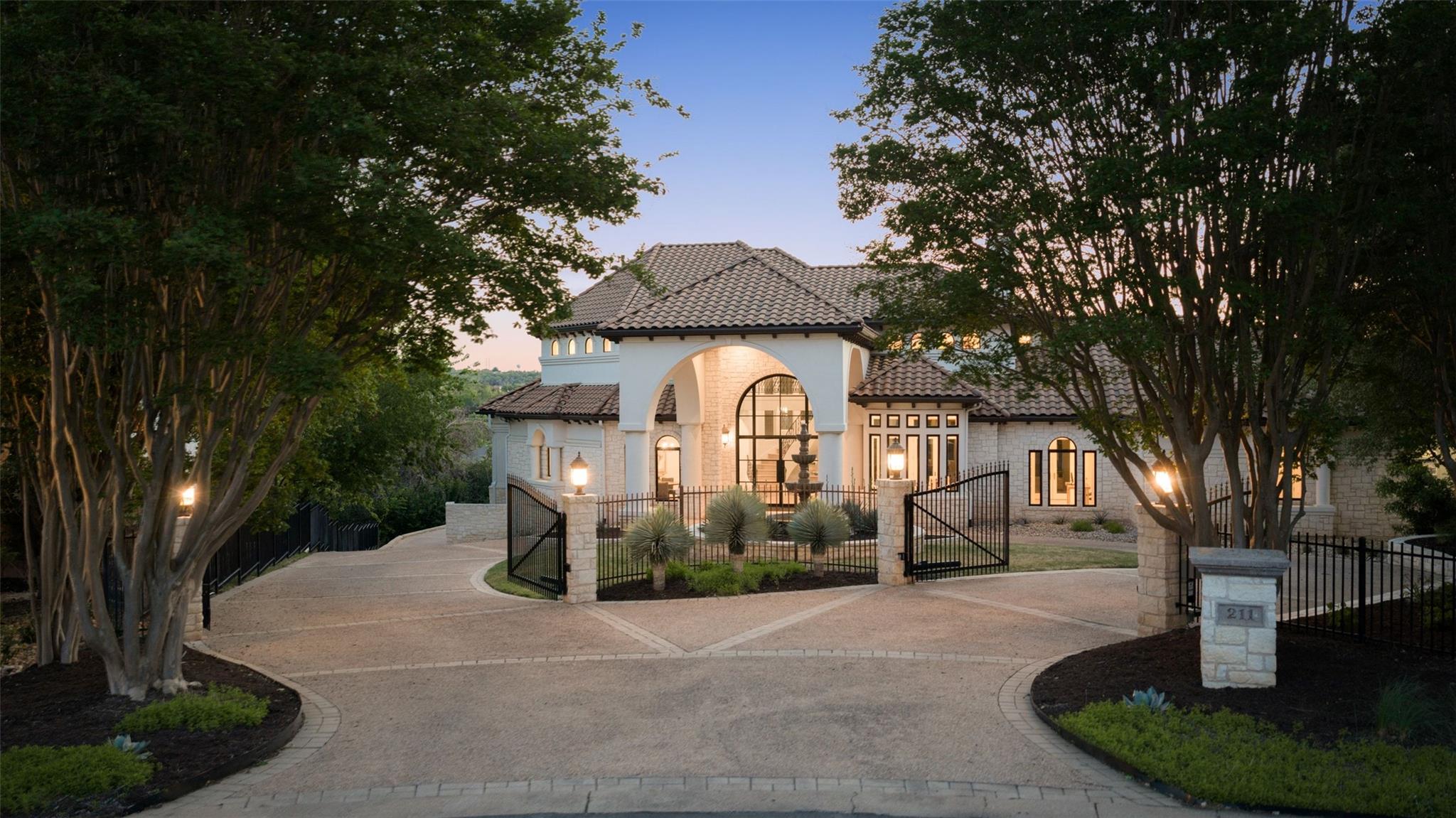 211 BELLA CIMA DR