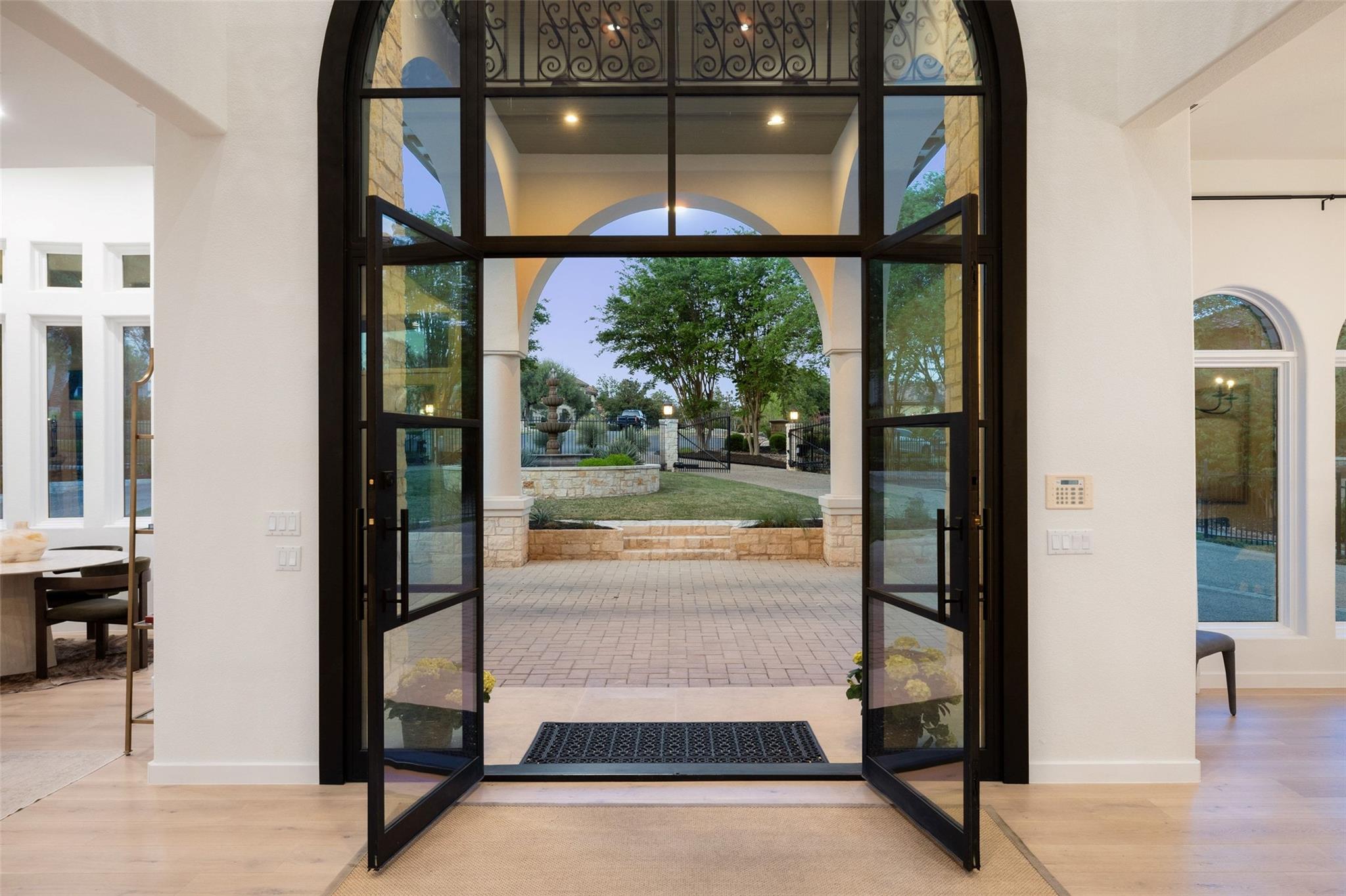 211 BELLA CIMA DR