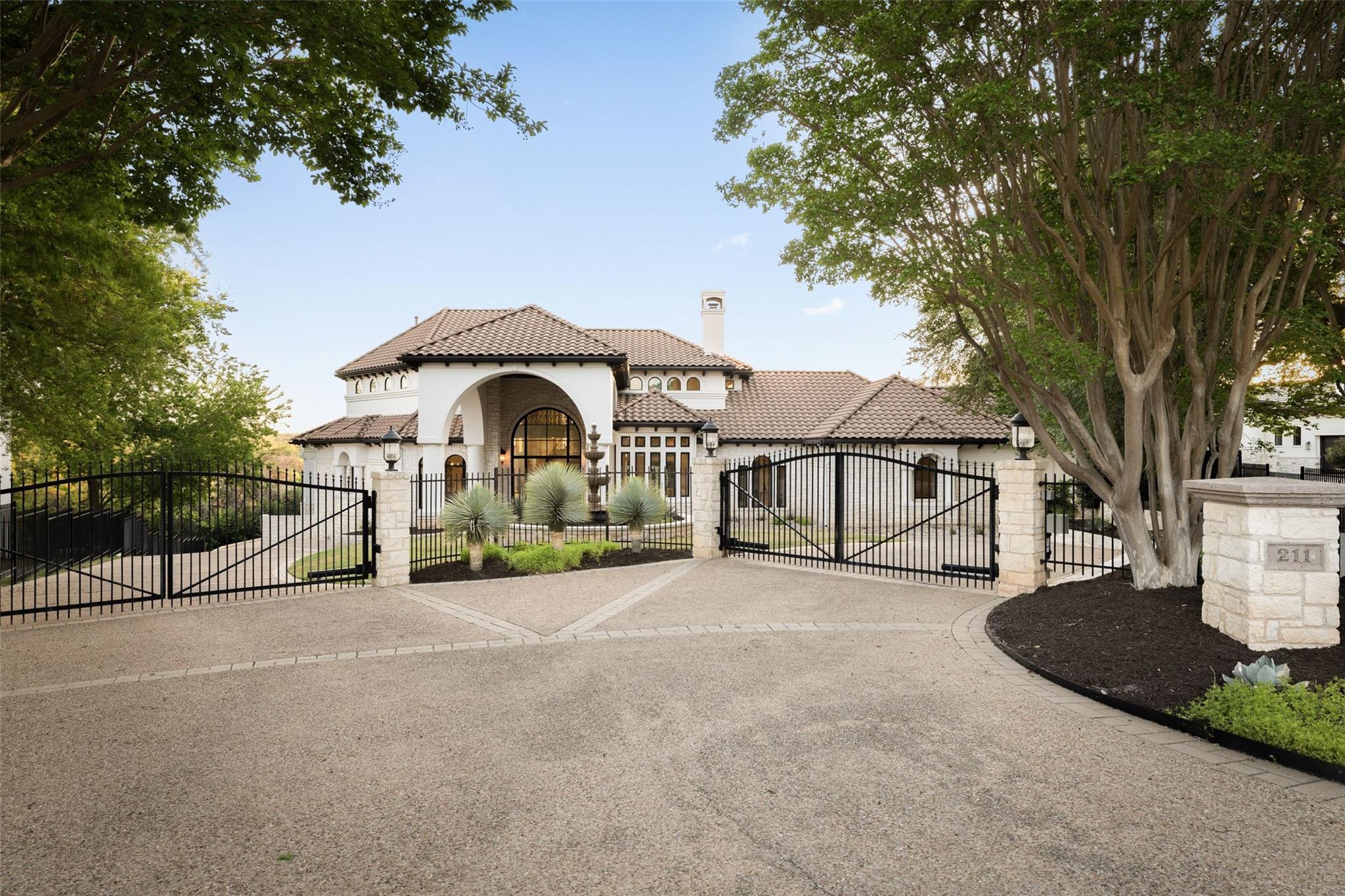 211 BELLA CIMA DR