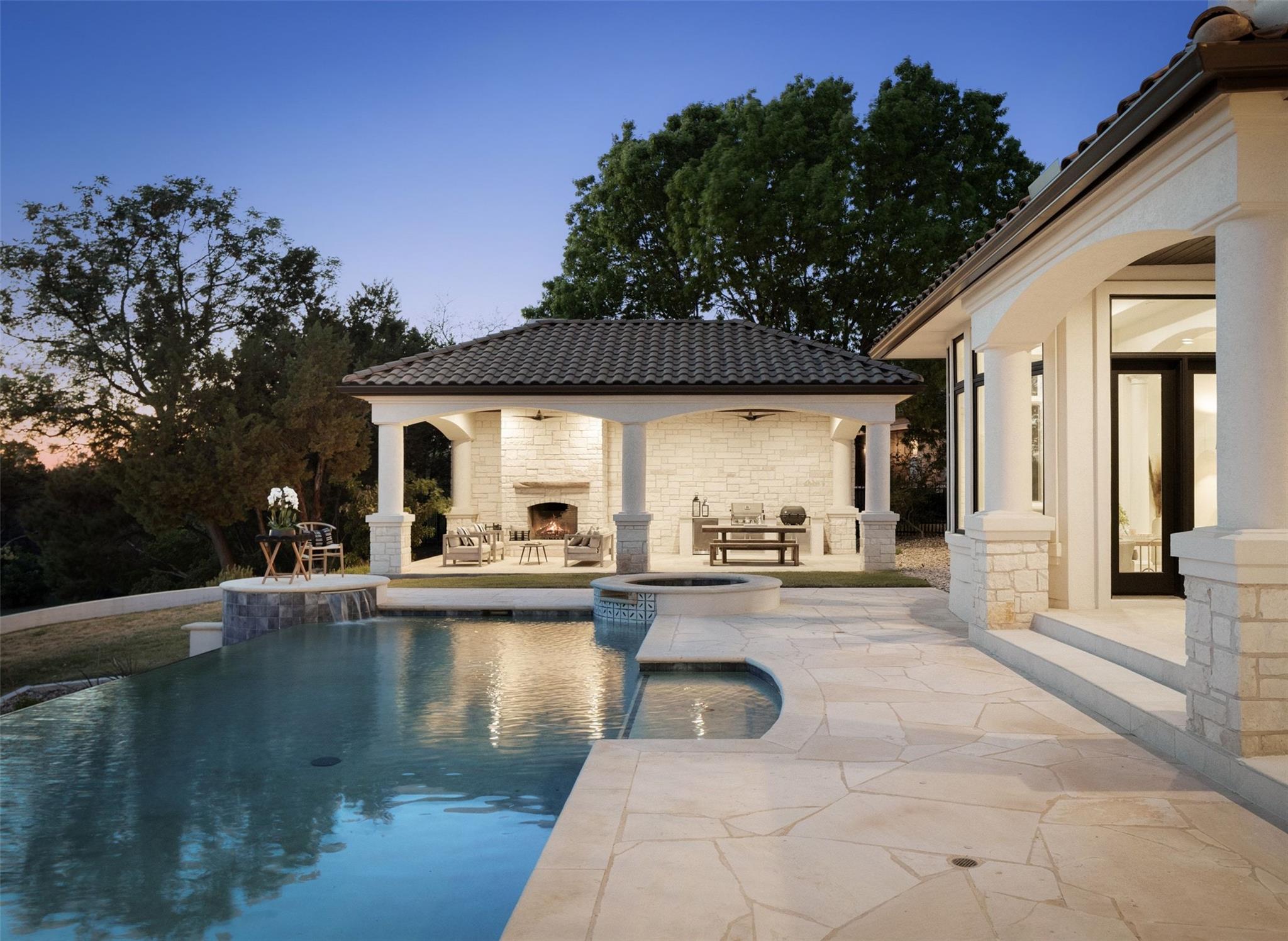 211 BELLA CIMA DR