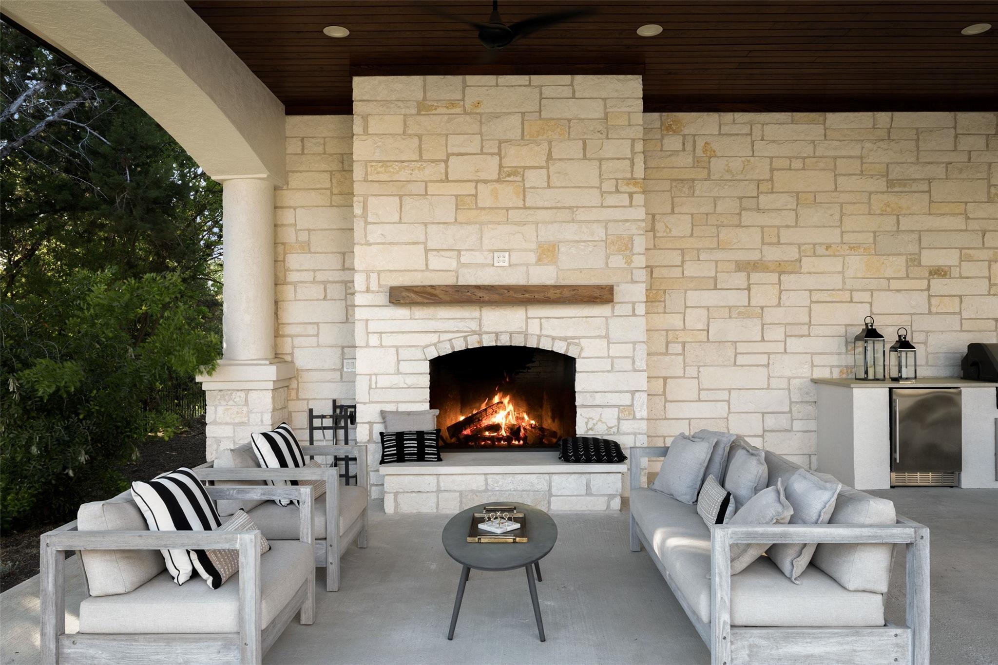 211 BELLA CIMA DR