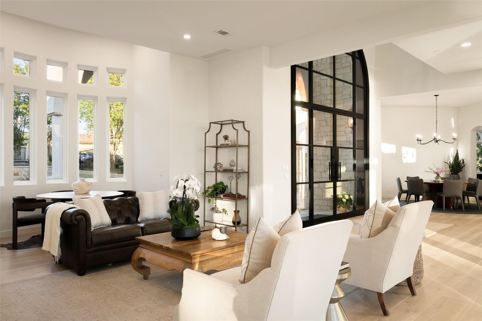 211 BELLA CIMA DR