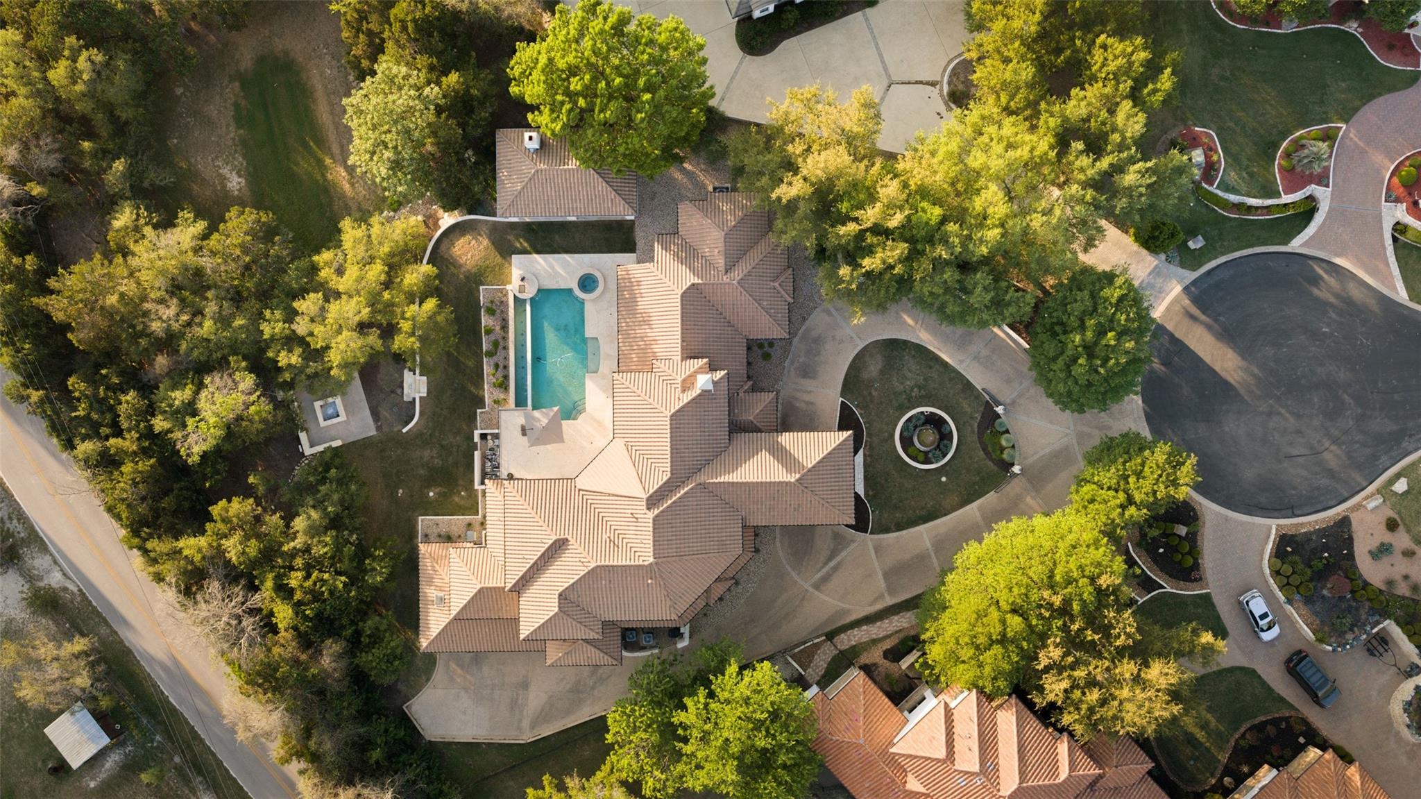 211 BELLA CIMA DR