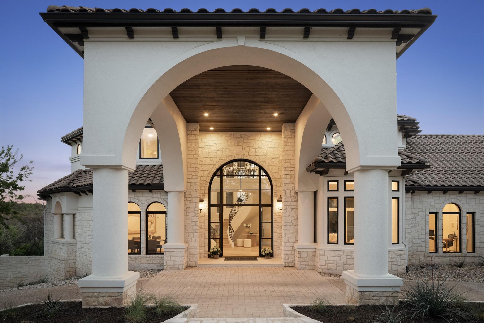 211 BELLA CIMA DR