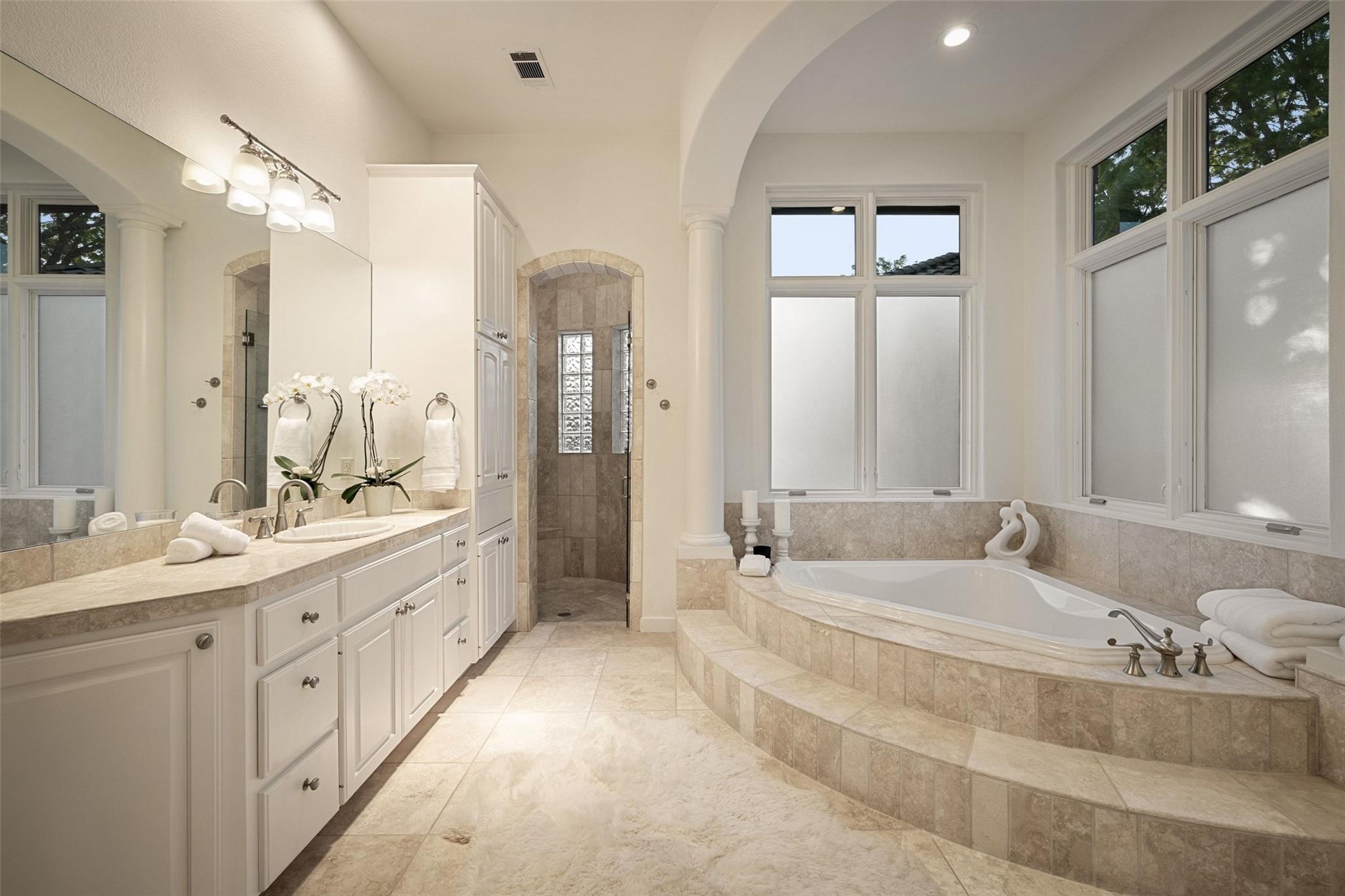 211 BELLA CIMA DR
