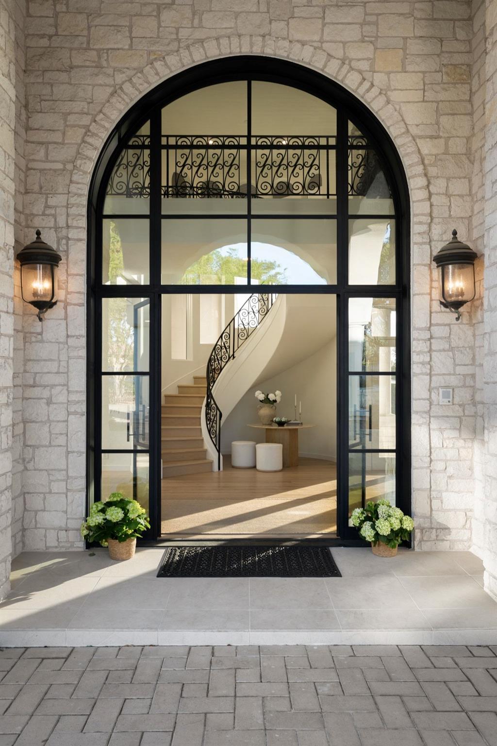 211 BELLA CIMA DR