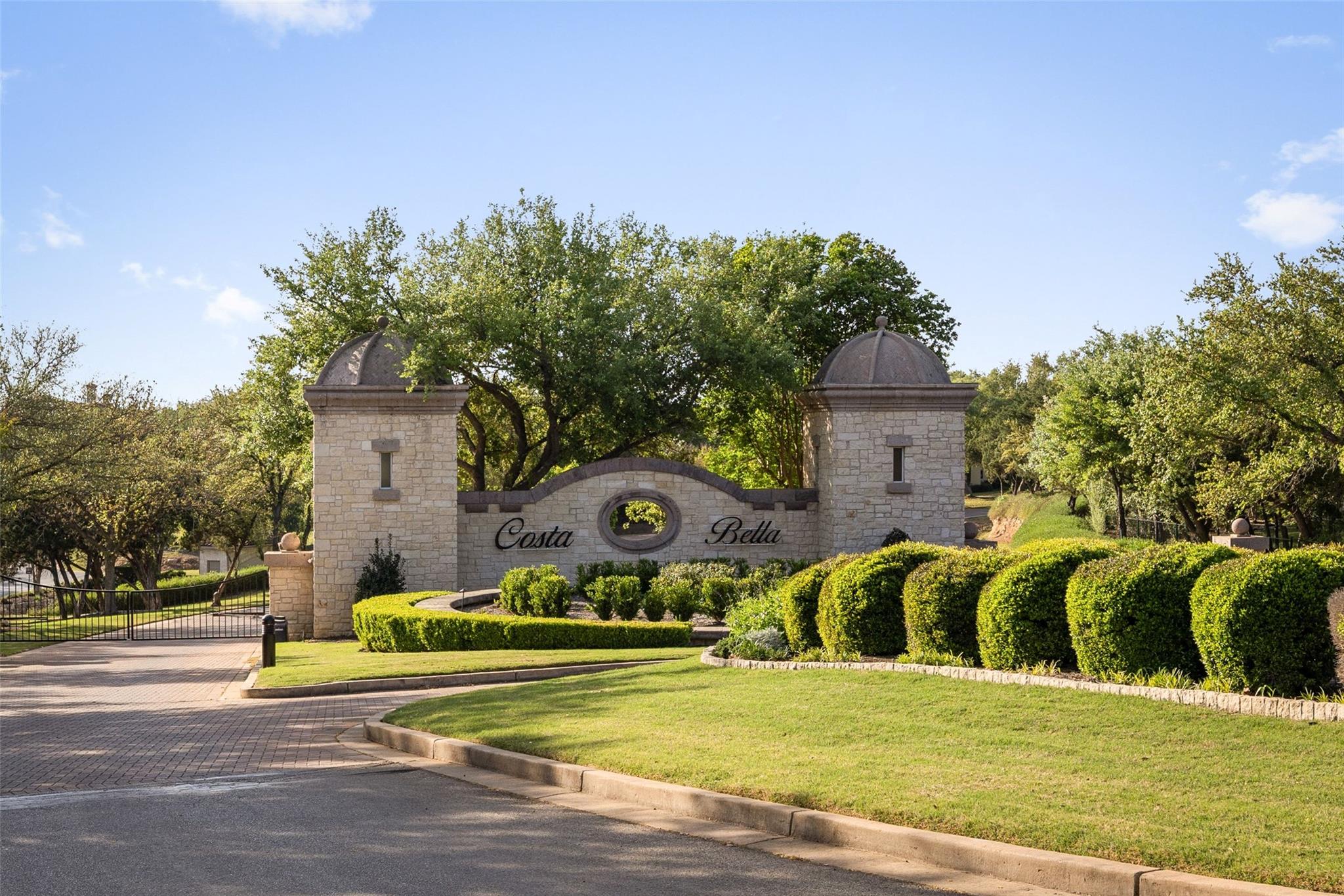 211 BELLA CIMA DR