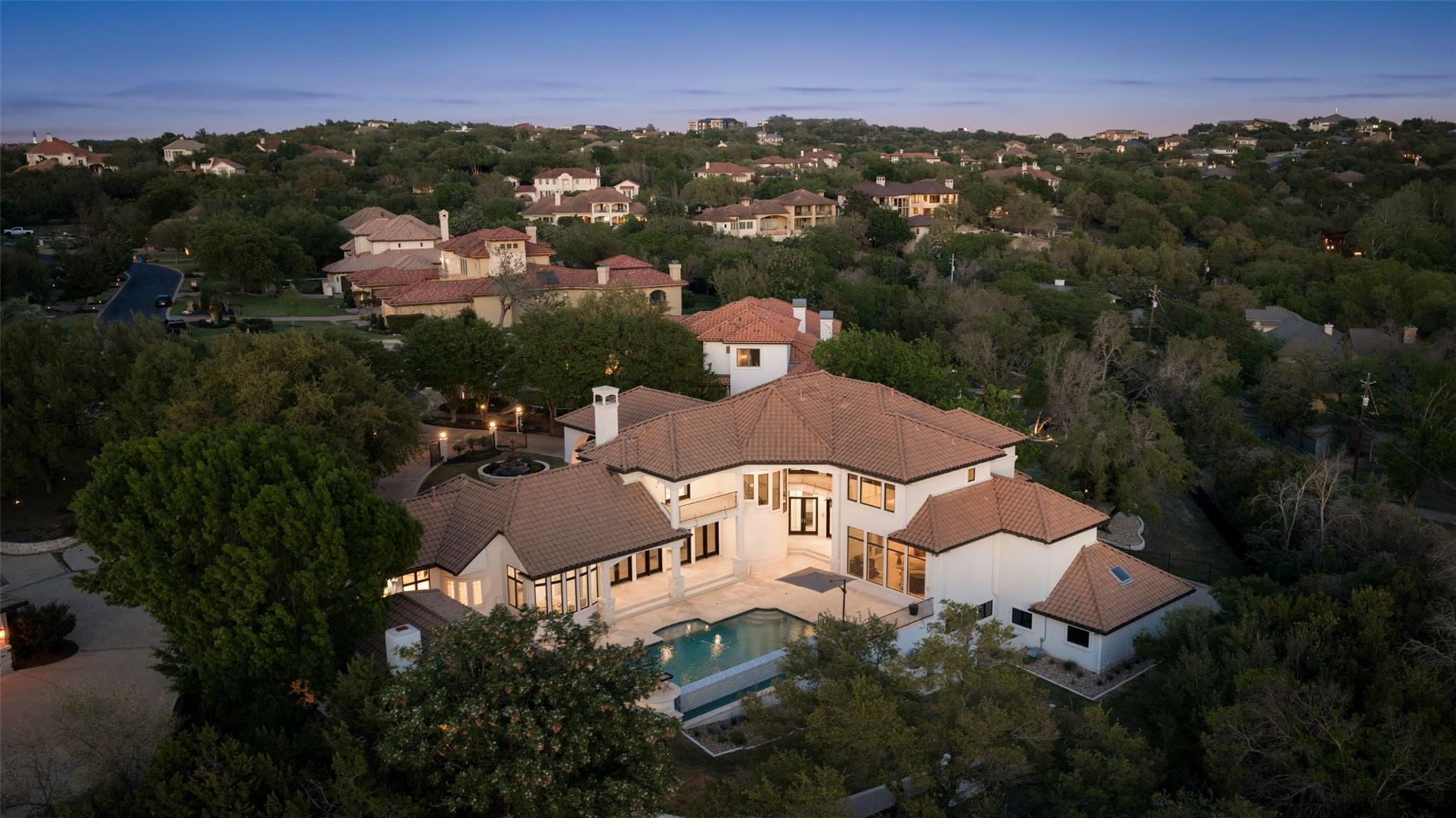 211 BELLA CIMA DR