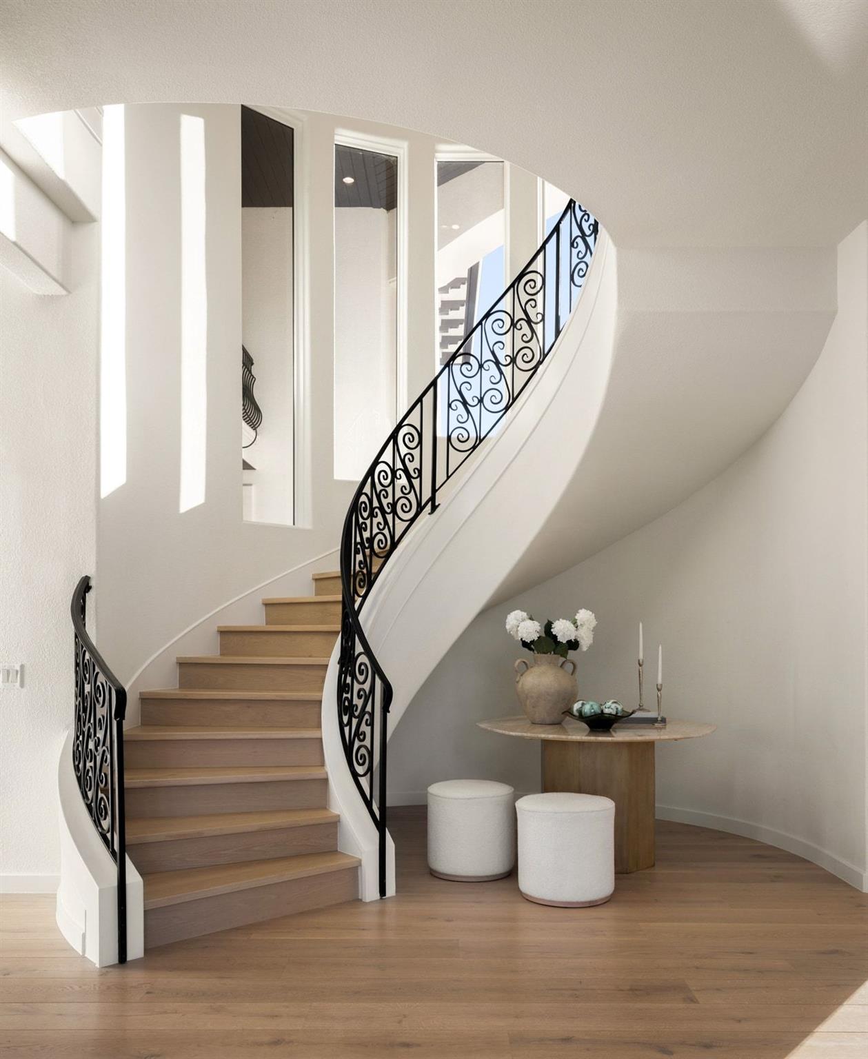 211 BELLA CIMA DR