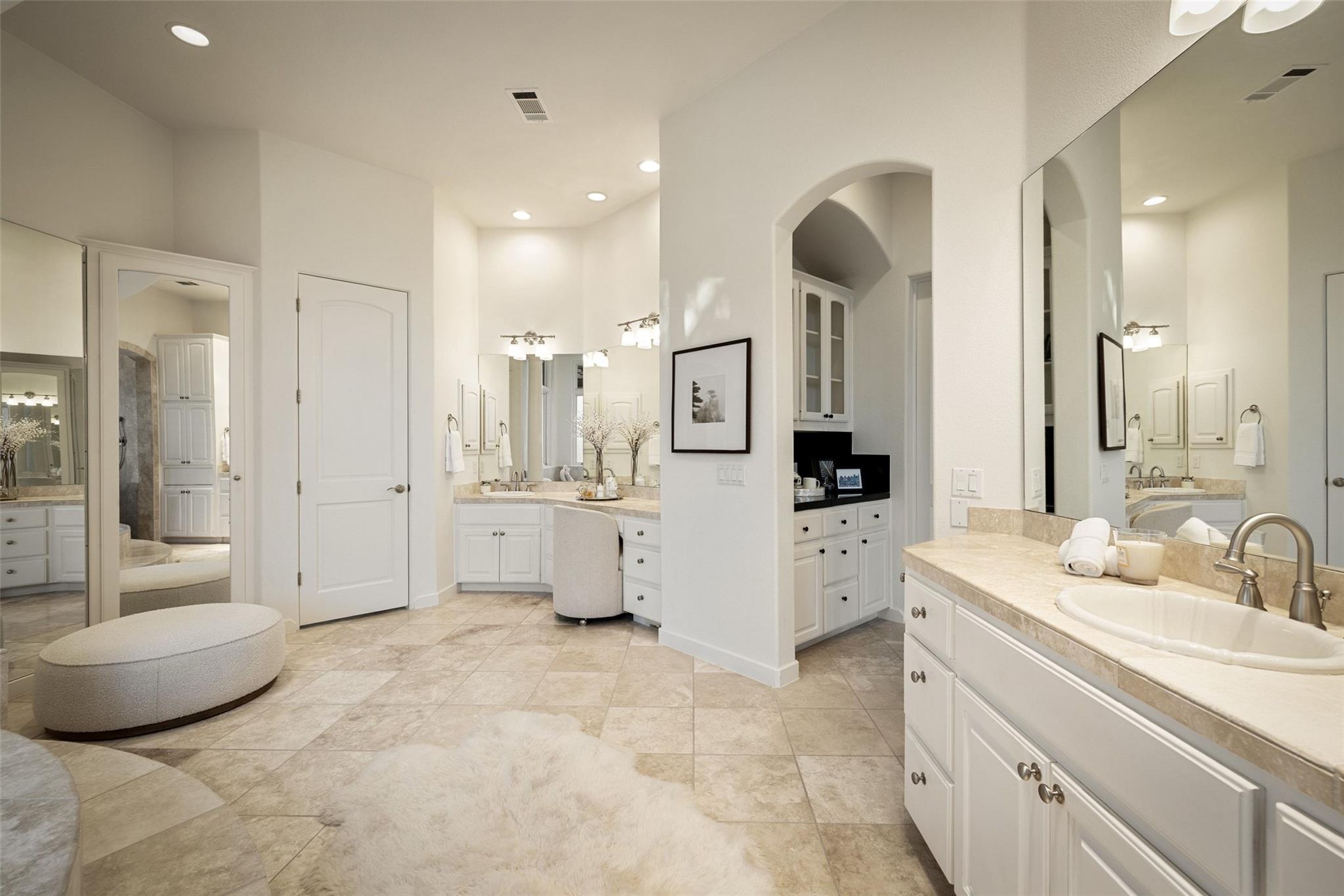 211 BELLA CIMA DR