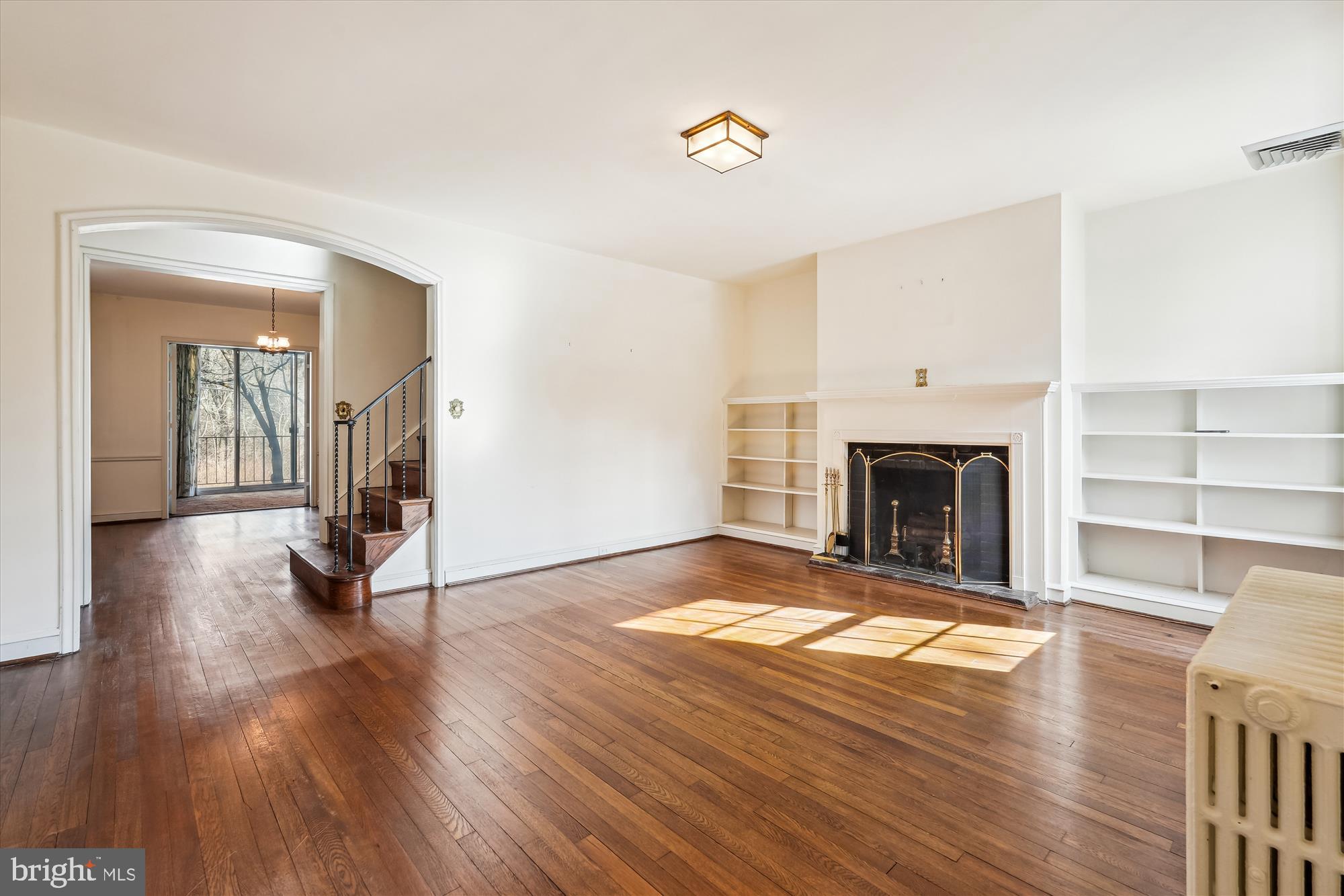 1521 44th St NW