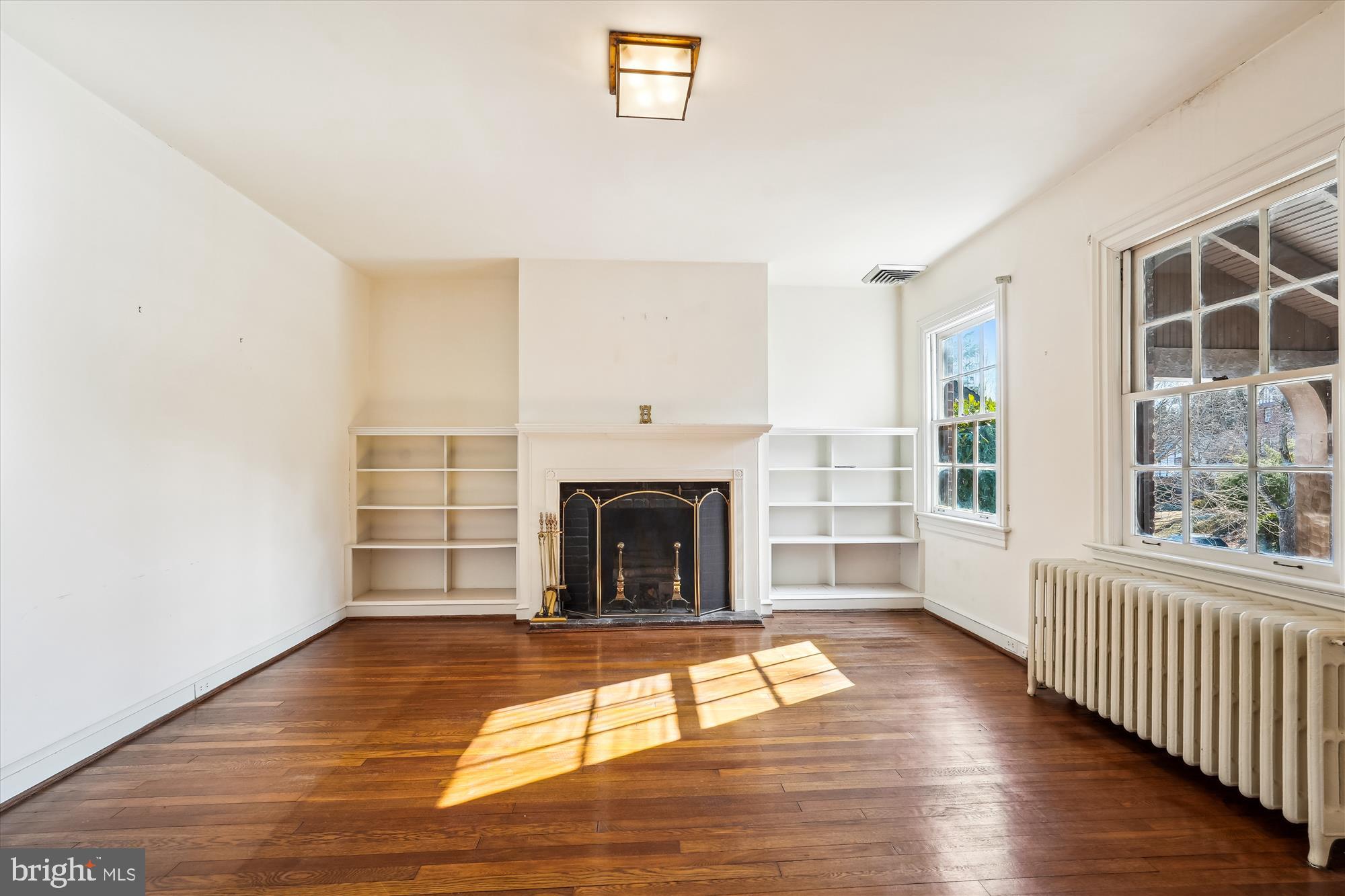 1521 44th St NW