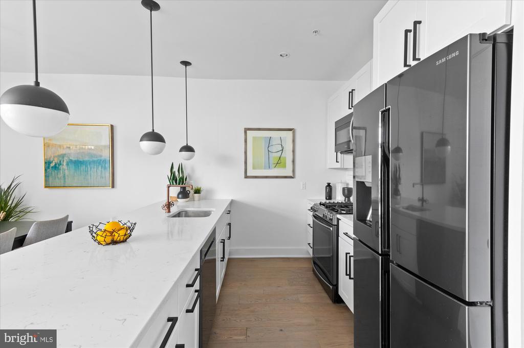 1402 H St NE #405