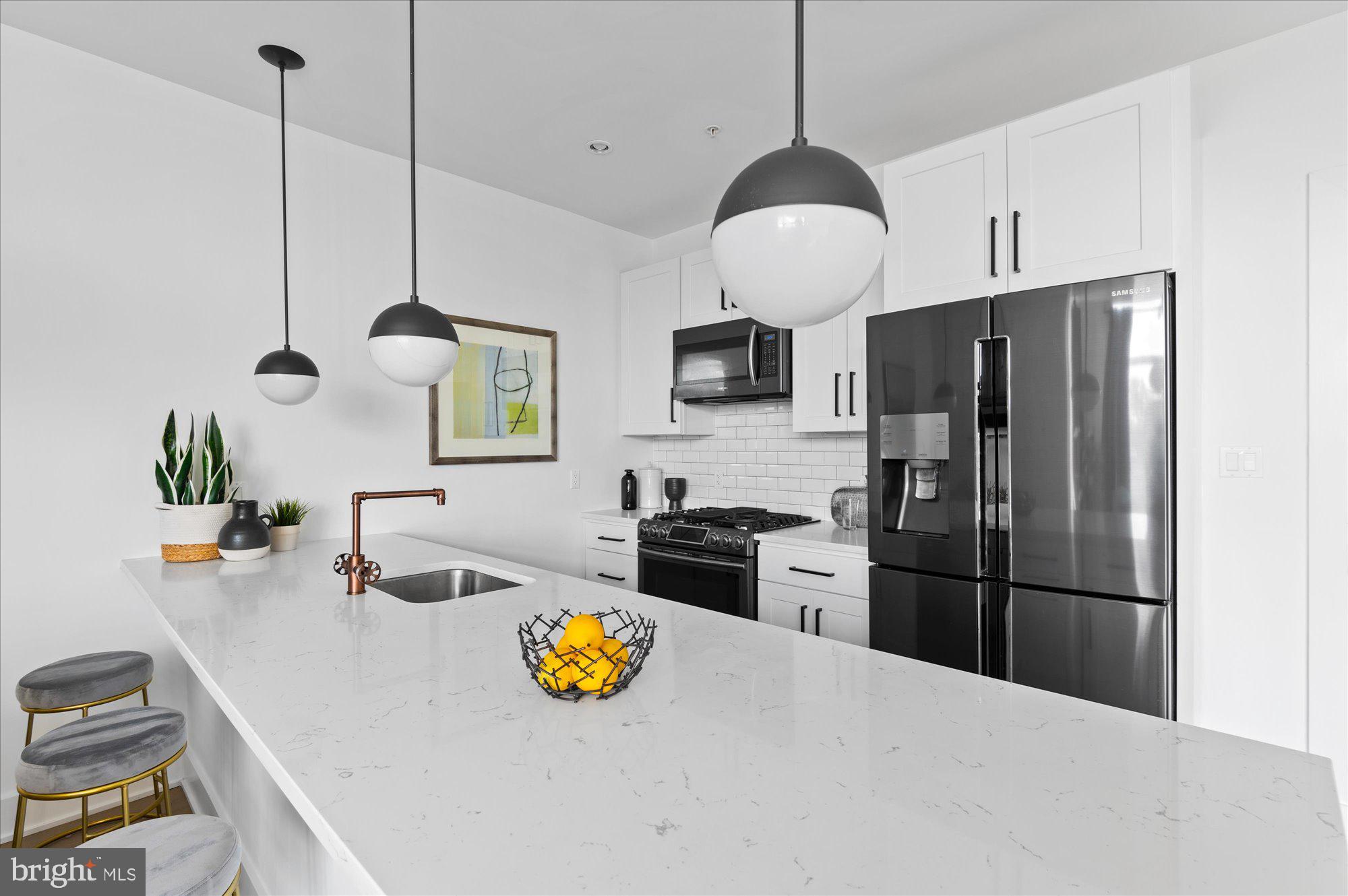 1402 H St NE #405