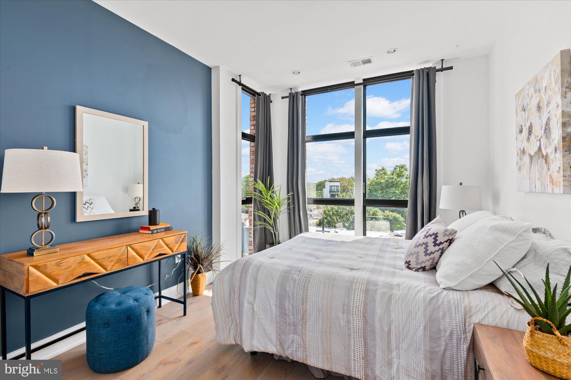 1402 H St NE #405