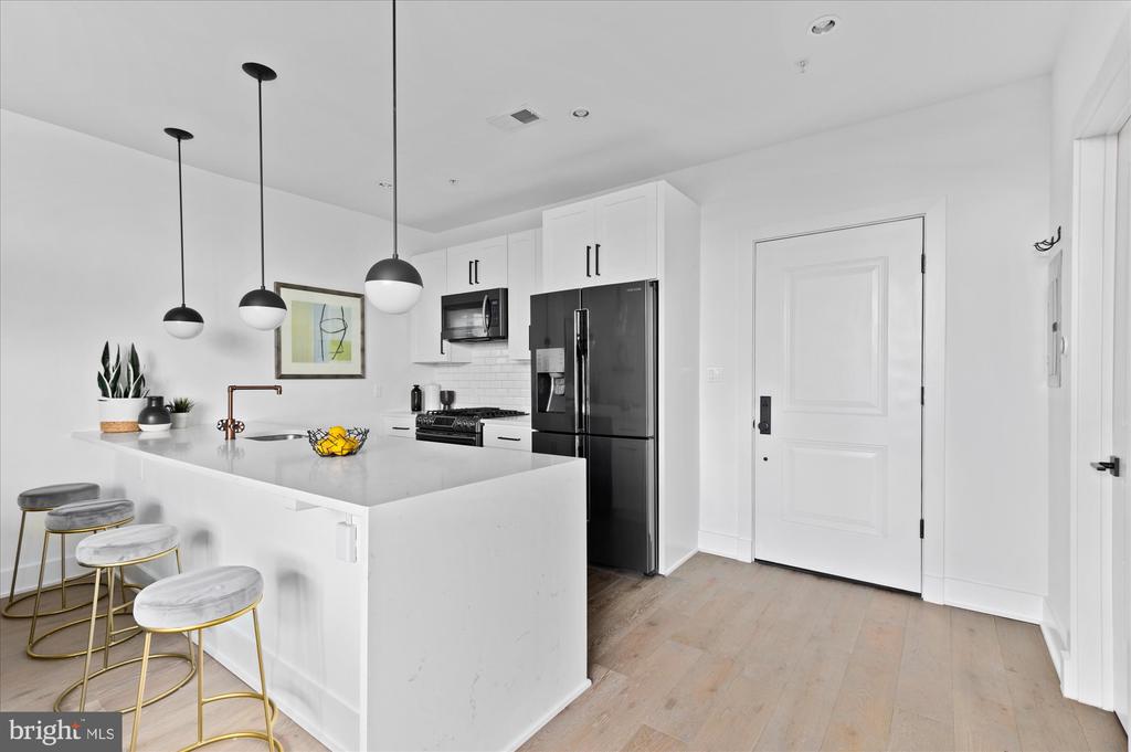 1402 H St NE #405
