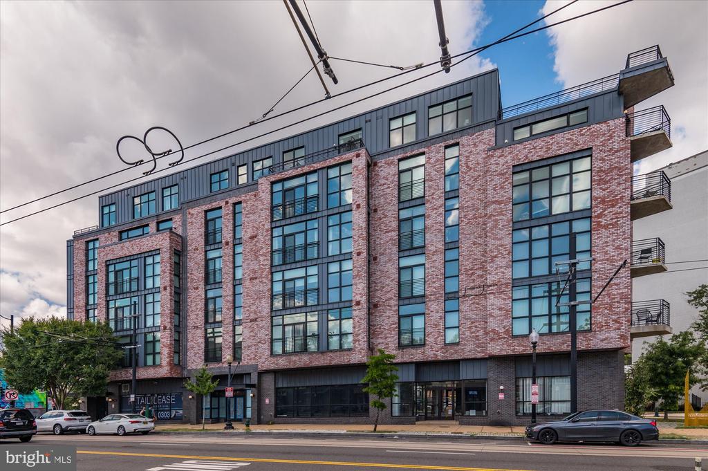 1402 H St NE #405